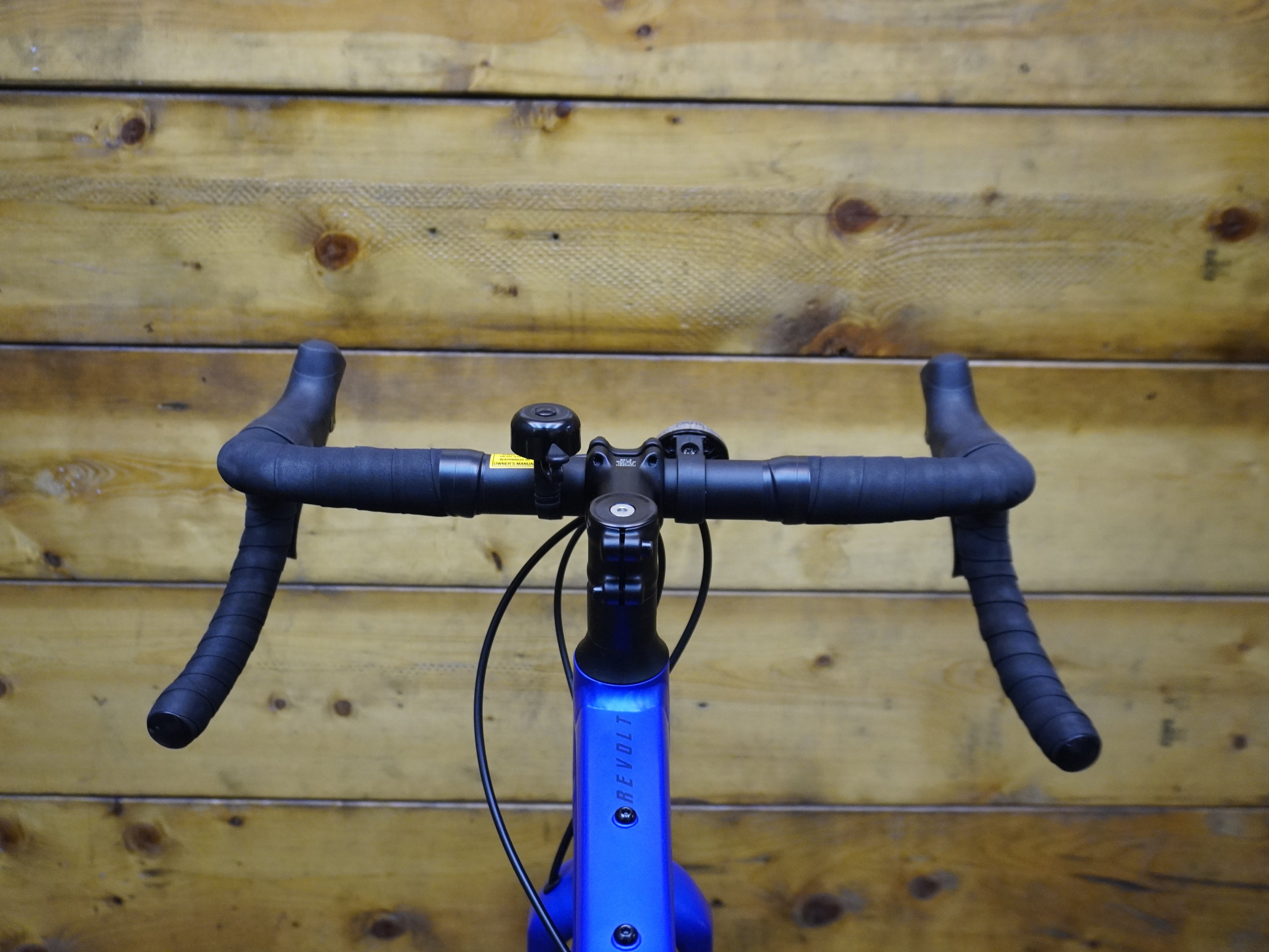 RENT Giant Revolt 2 Gravel Bike