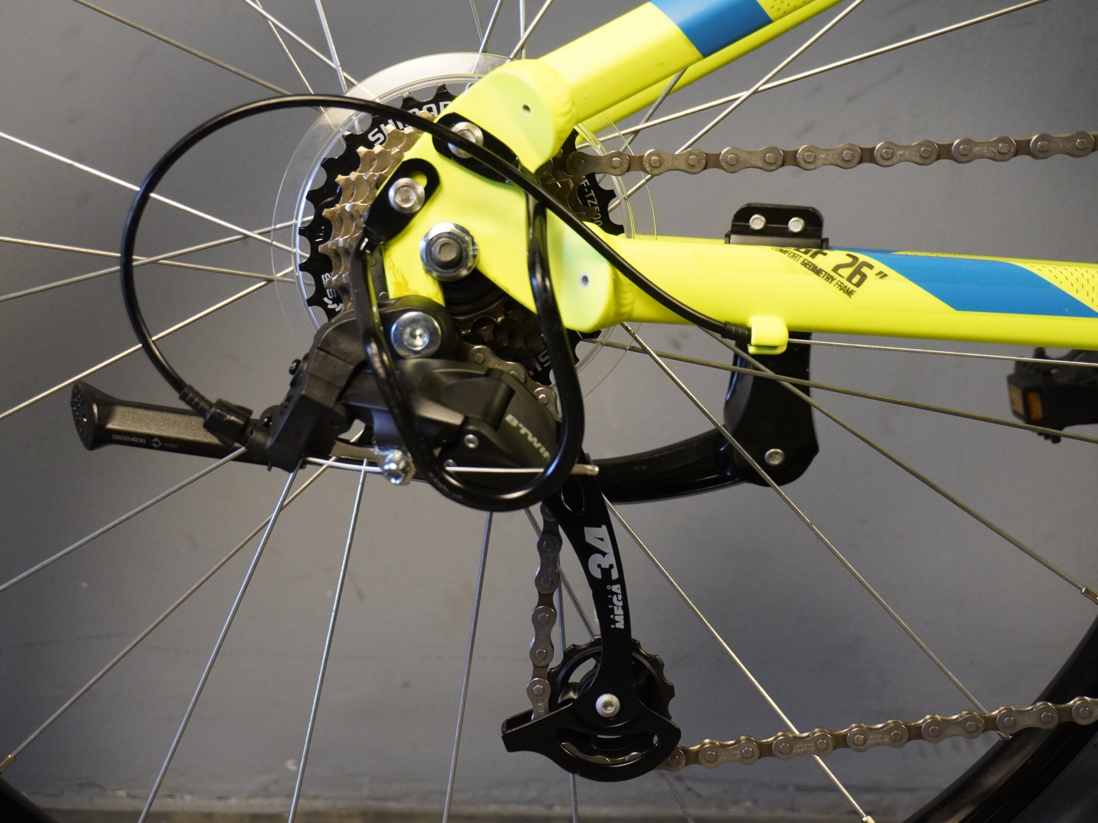 B'twin Rockrider ST-100 Mountain Bike