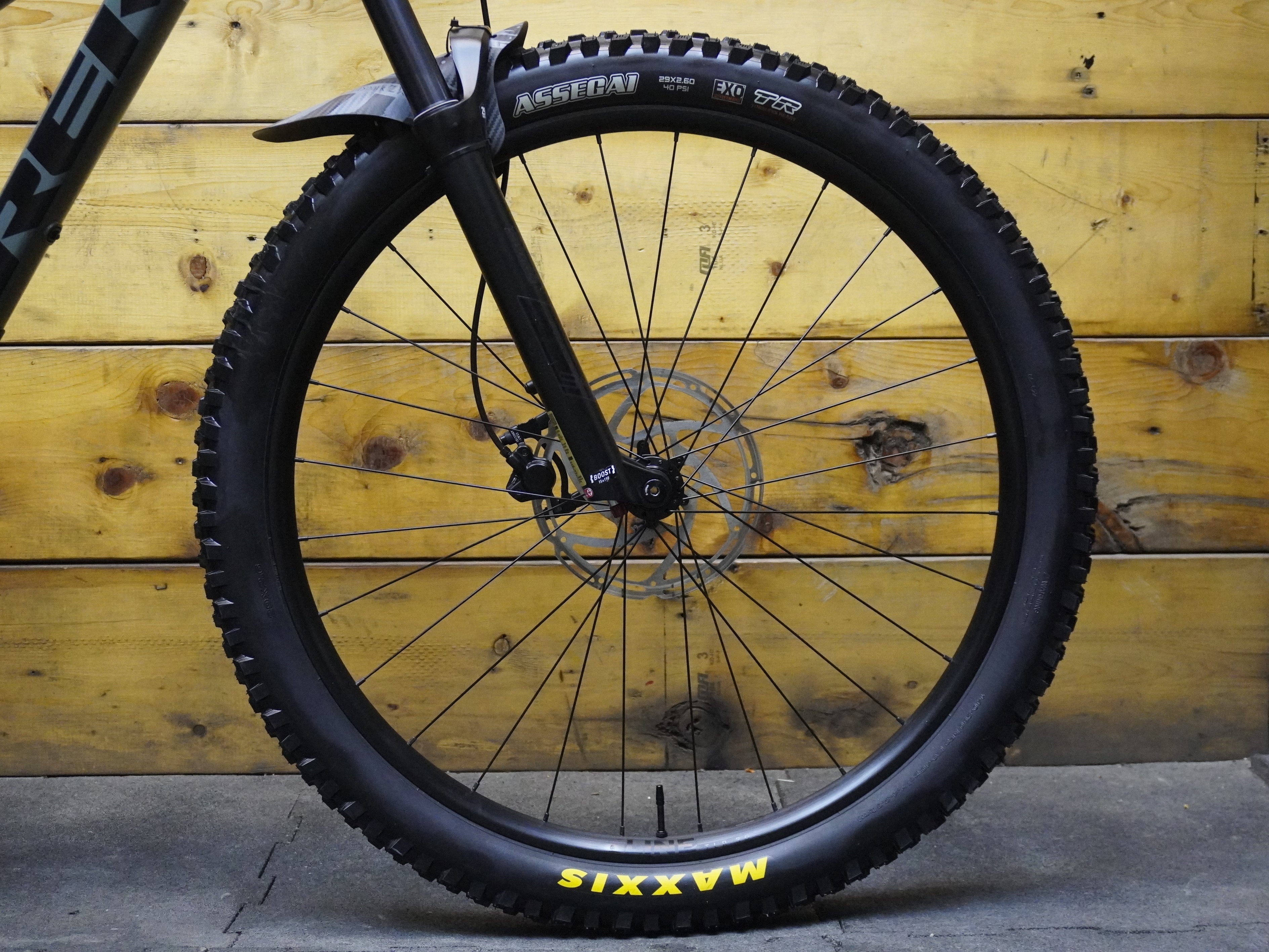 RENT Trek Roscoe 6 Mountain Bike