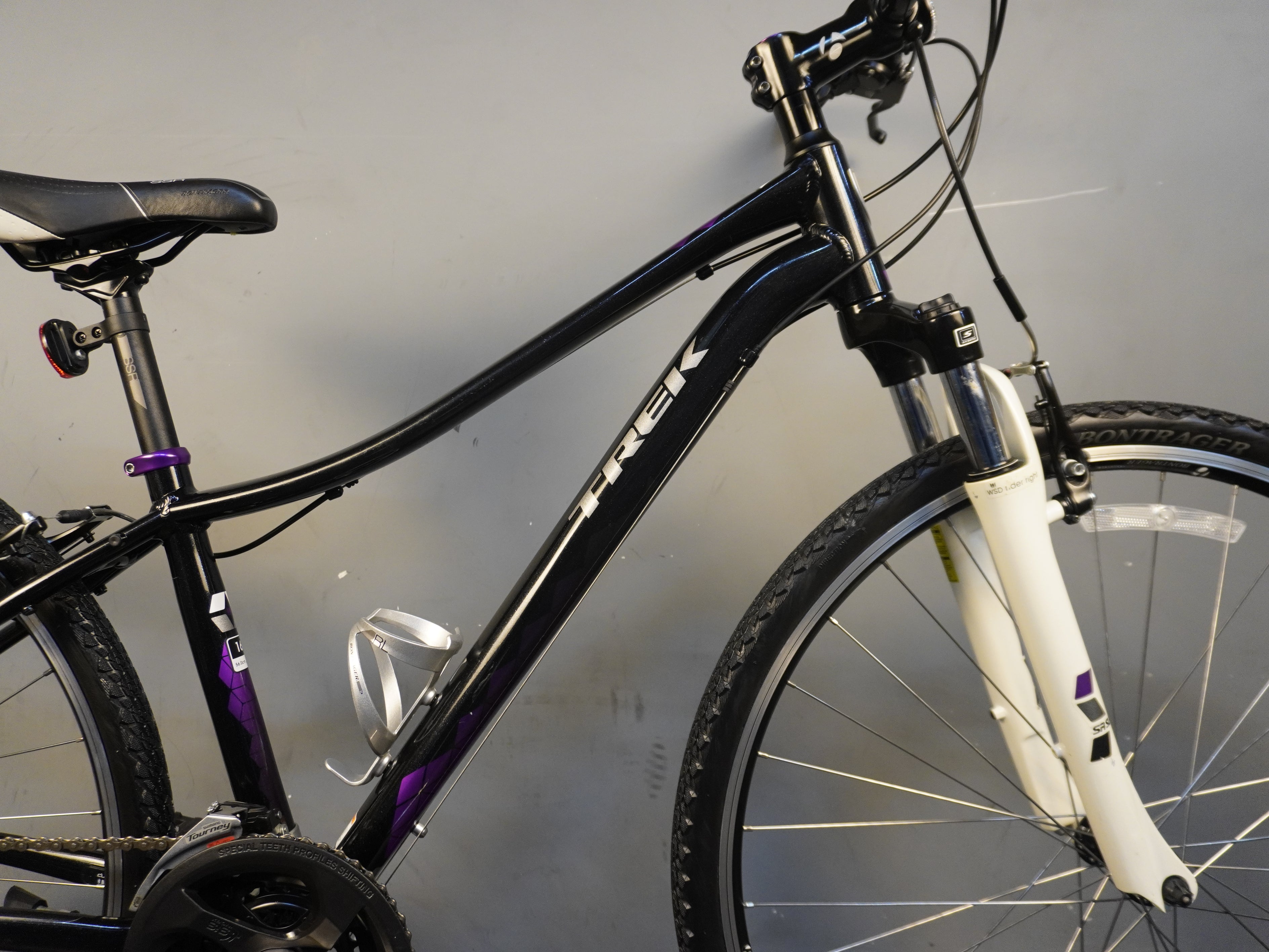 RENT Trek Neko Mountain Bike