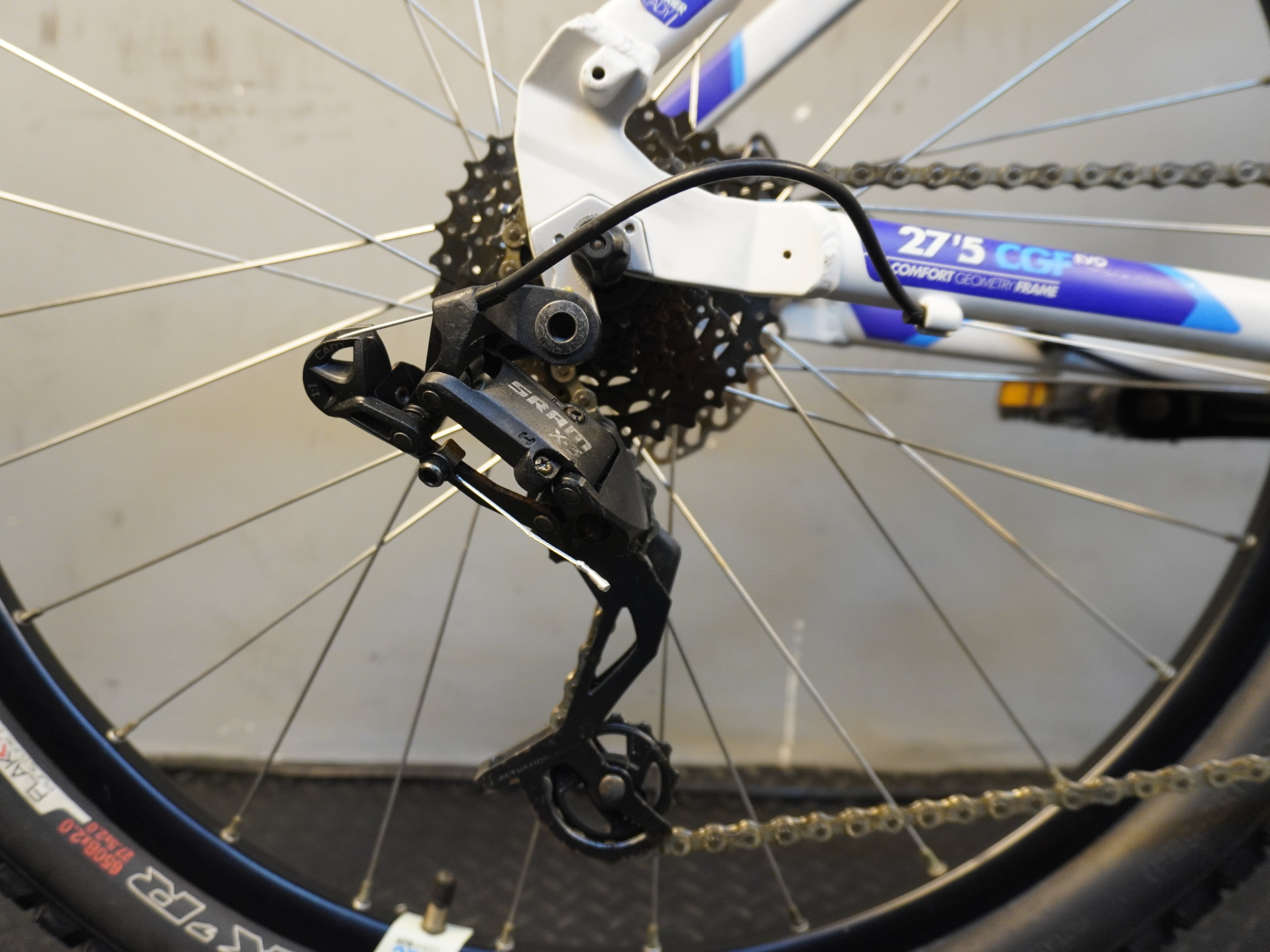 B'twin Rockrider ST-520 Mountain Bike
