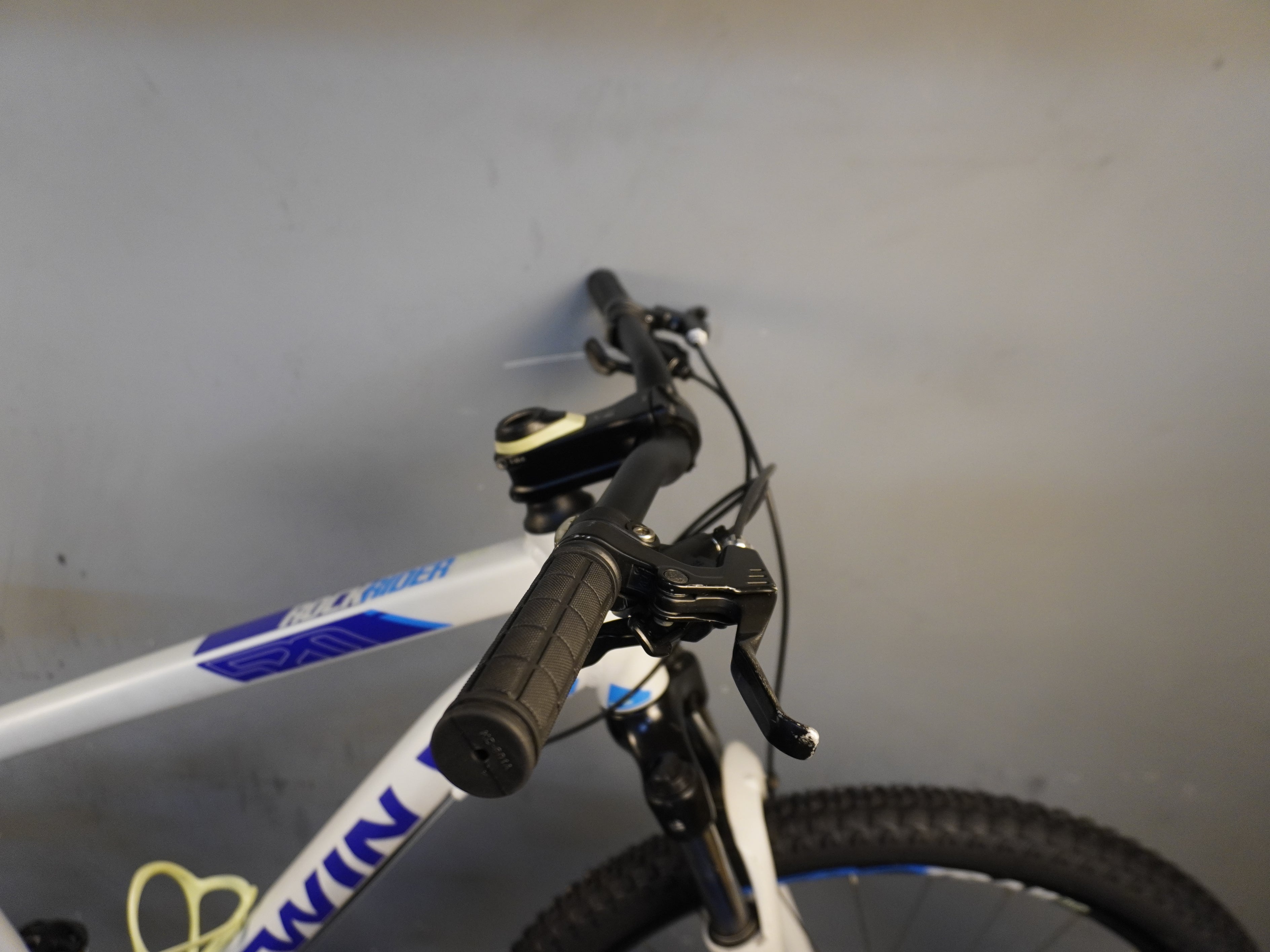 B'twin Rockrider ST-520 Mountain Bike