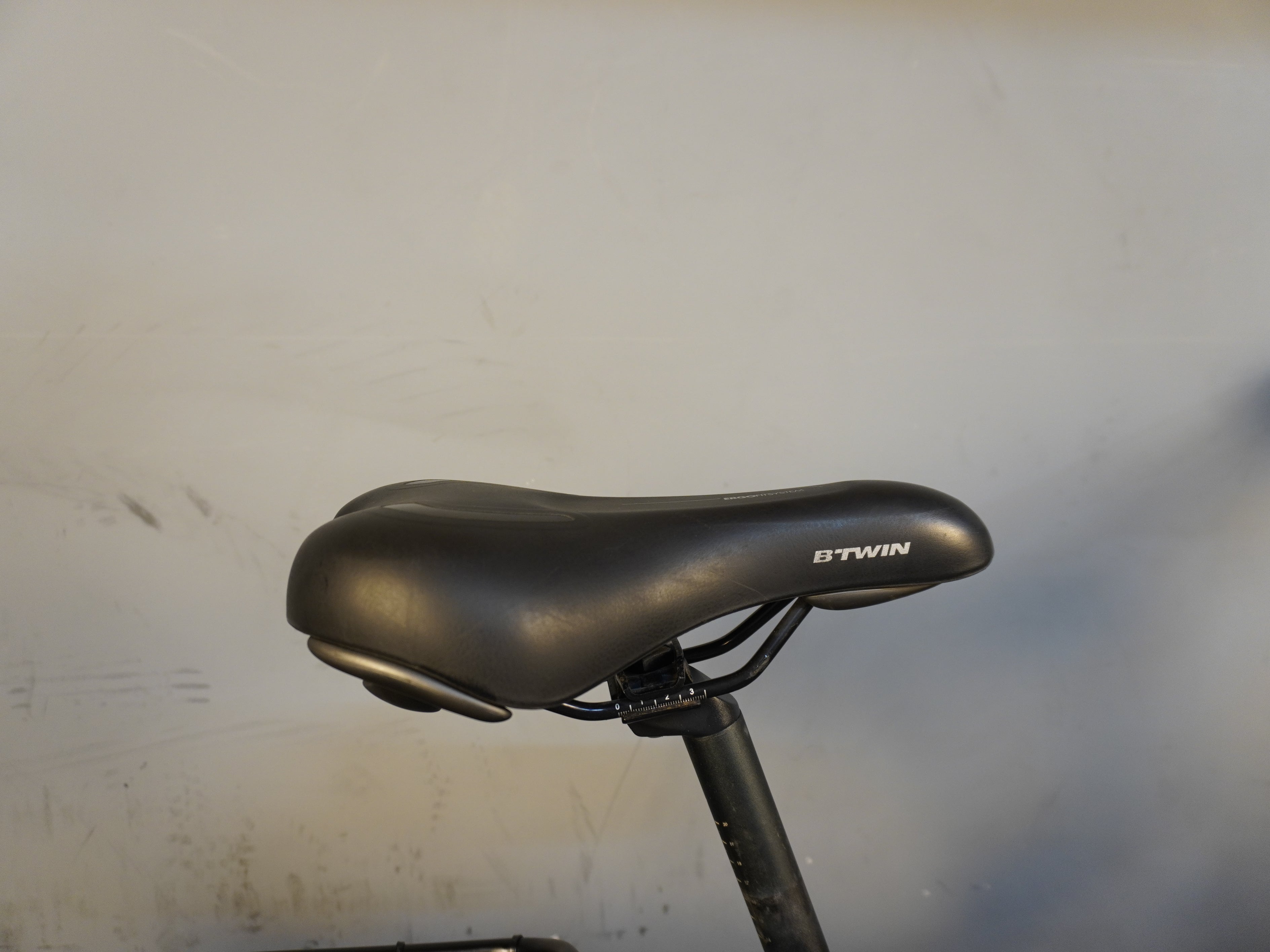 RENT B'twin Original 520 Mountain Bike