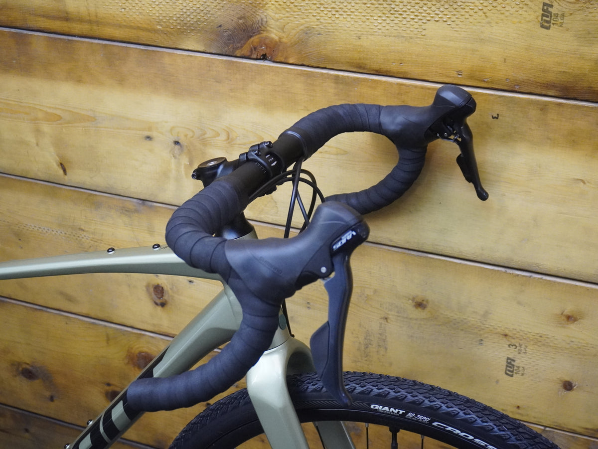 Giant Revolt 2 Gravel Bike