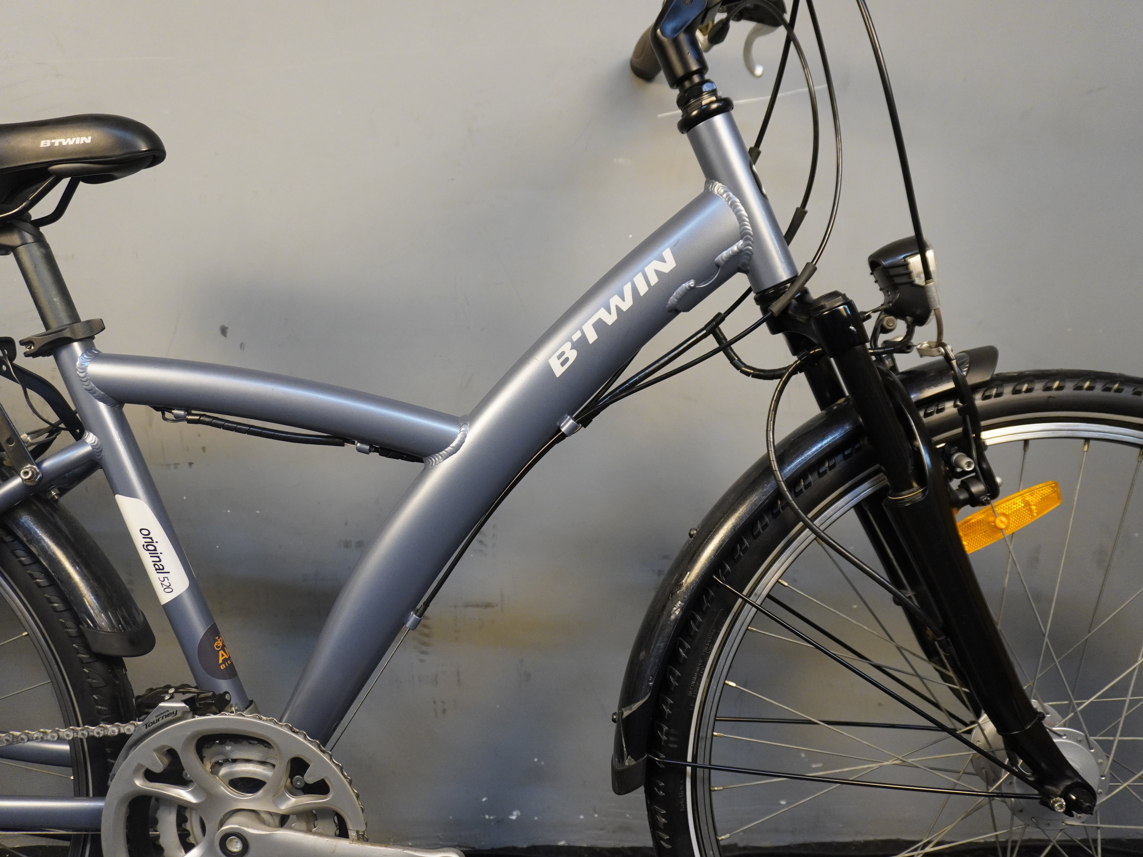 RENT B'twin Original 520 Mountain Bike