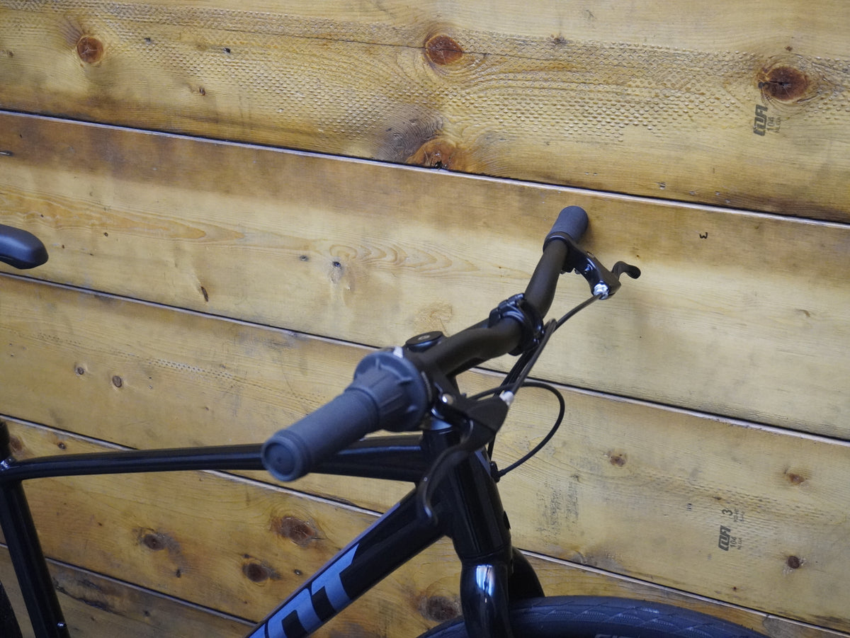 Giant Escape 4 Hybrid Bike