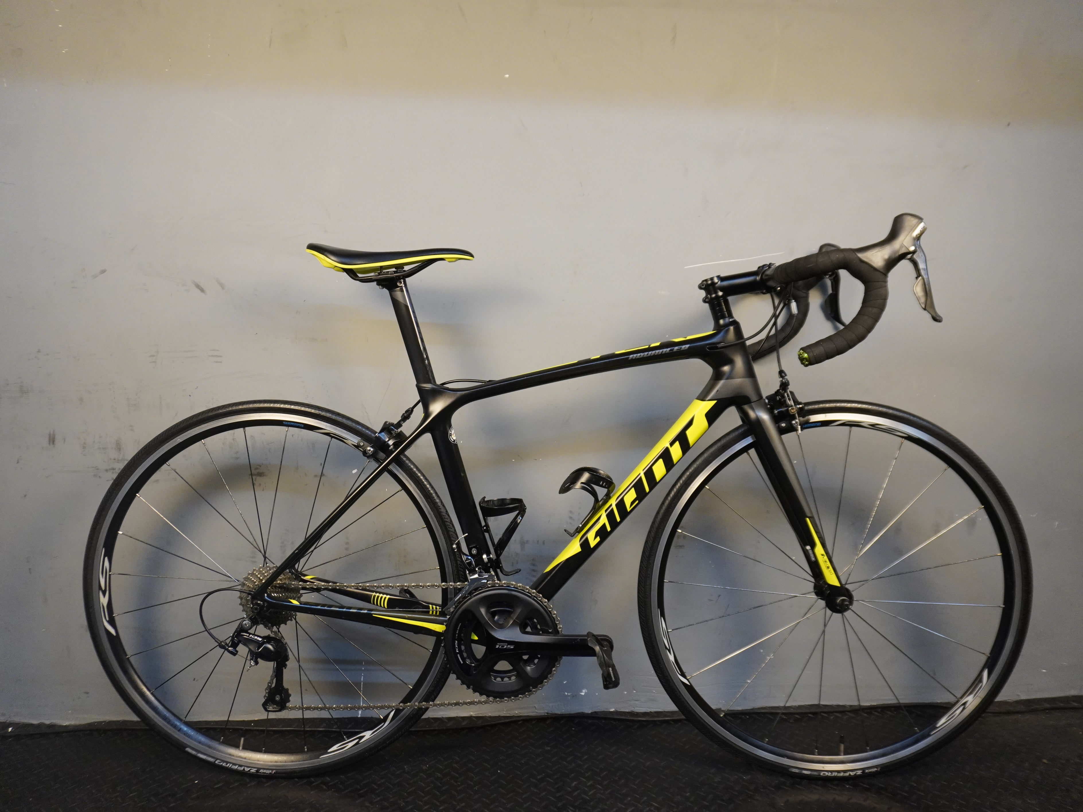 Giant TCR Advanced 2 Road Bike