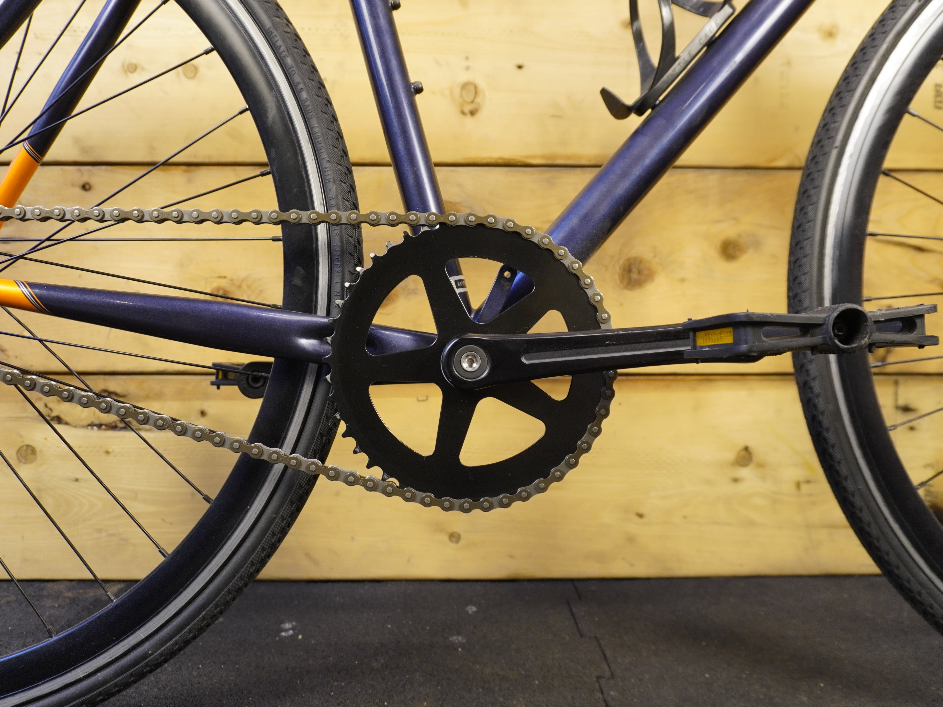 RENT Schwinn Regent Hybrid Bike