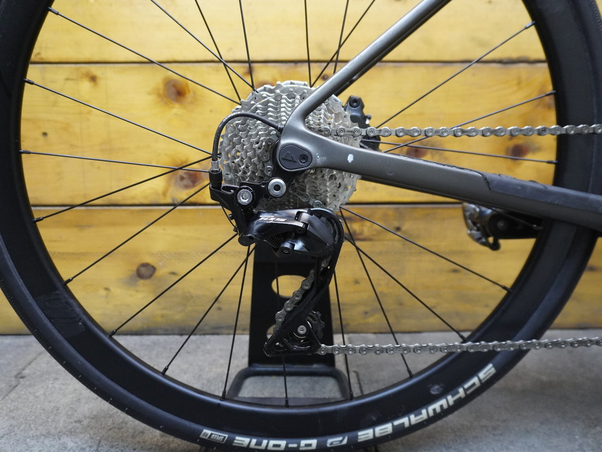 RENT Canyon Roadlite CF Hybrid Bike