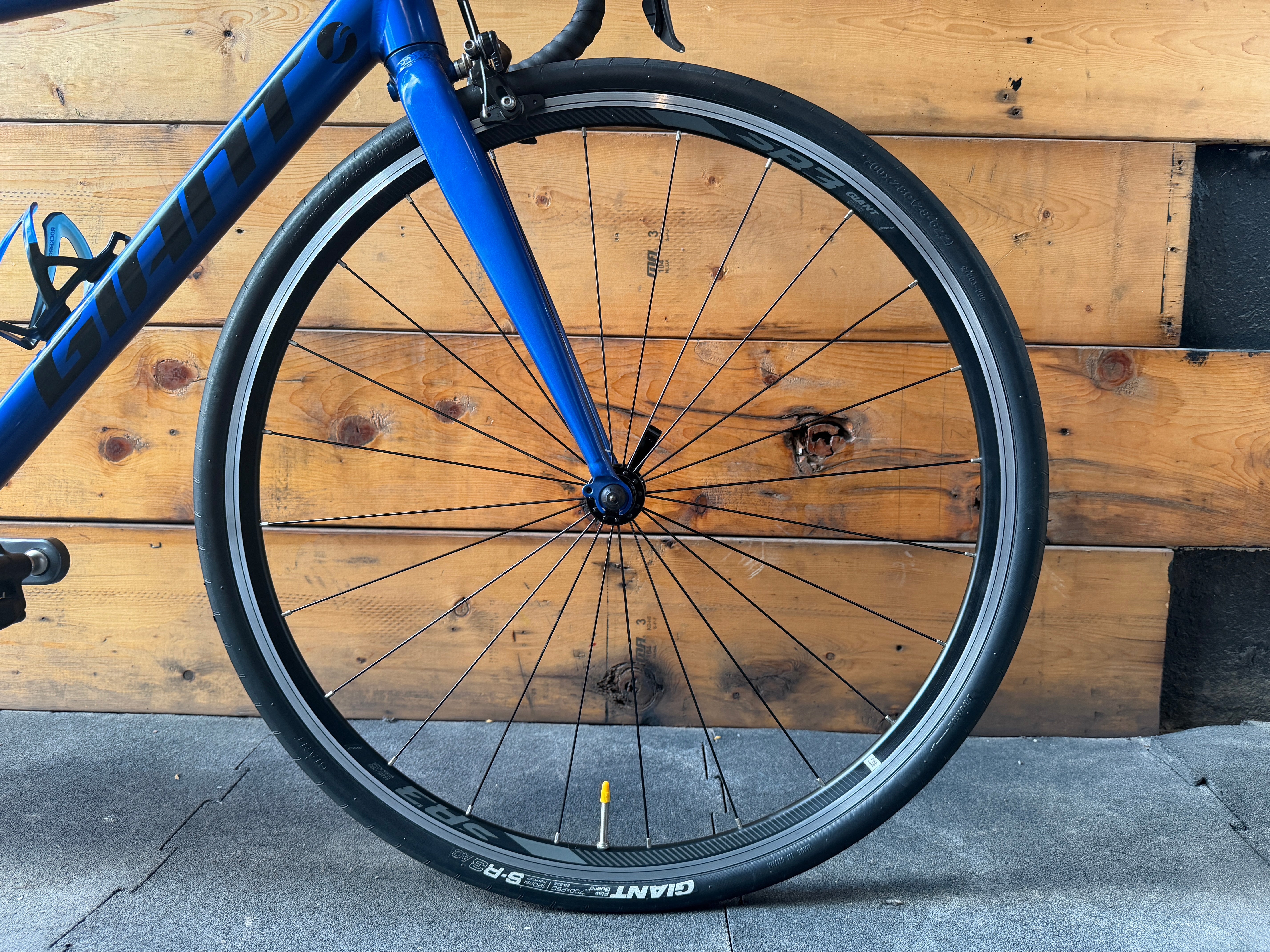 Giant Contend 3 Road Bike