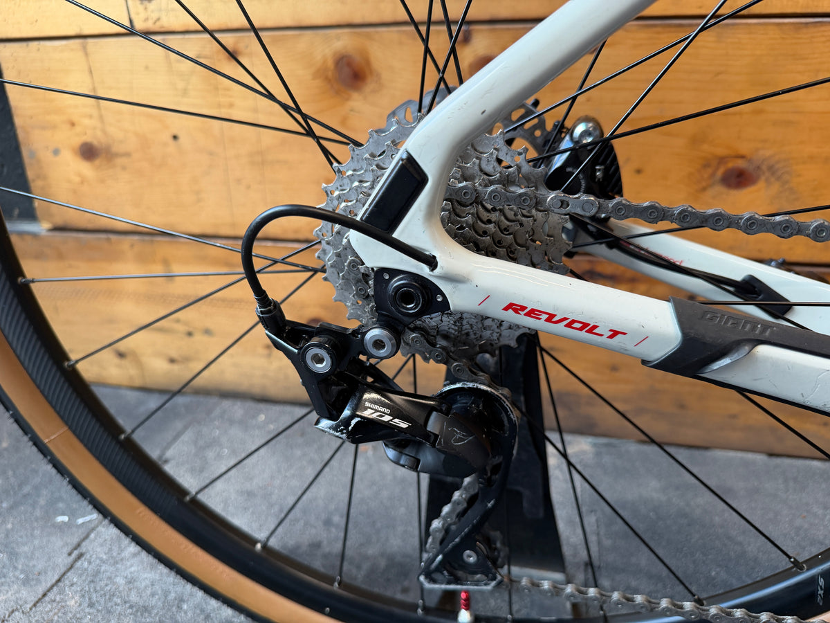 Giant Revolt Advanced 2 Gravel Bike