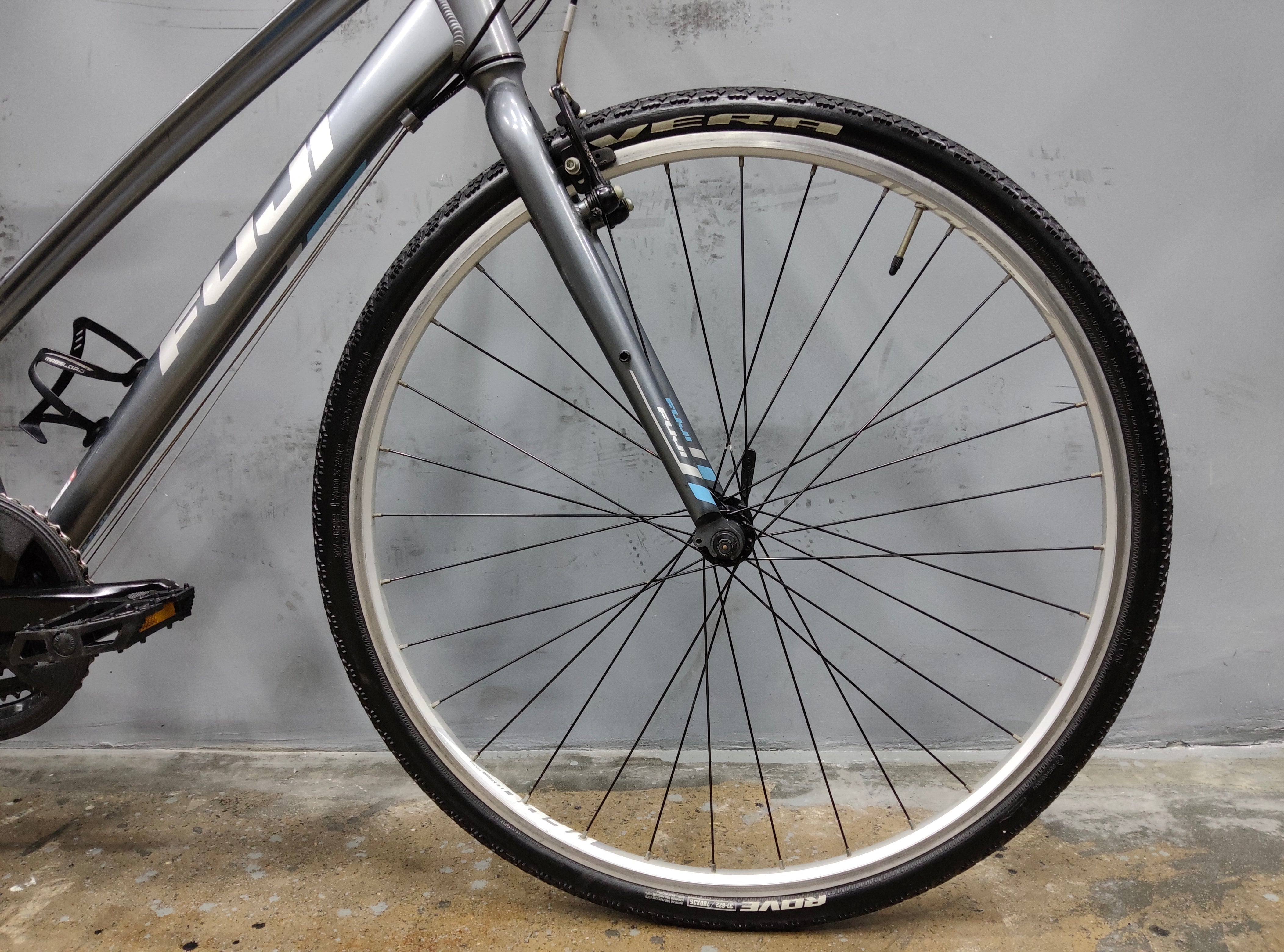 Fuji Absolute 2.3 Hybrid Bike
