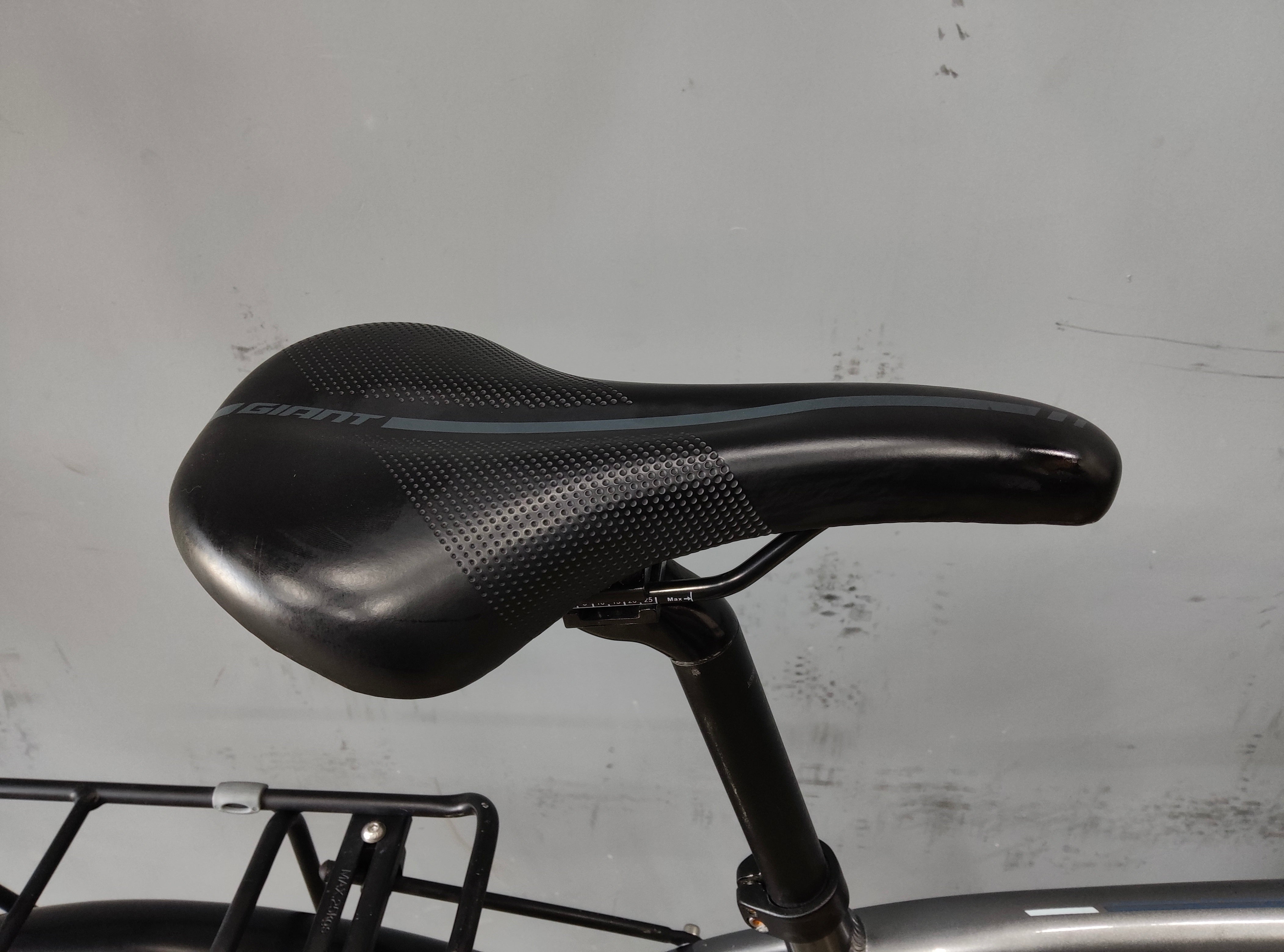 Giant Escape 2 Hybrid Bike