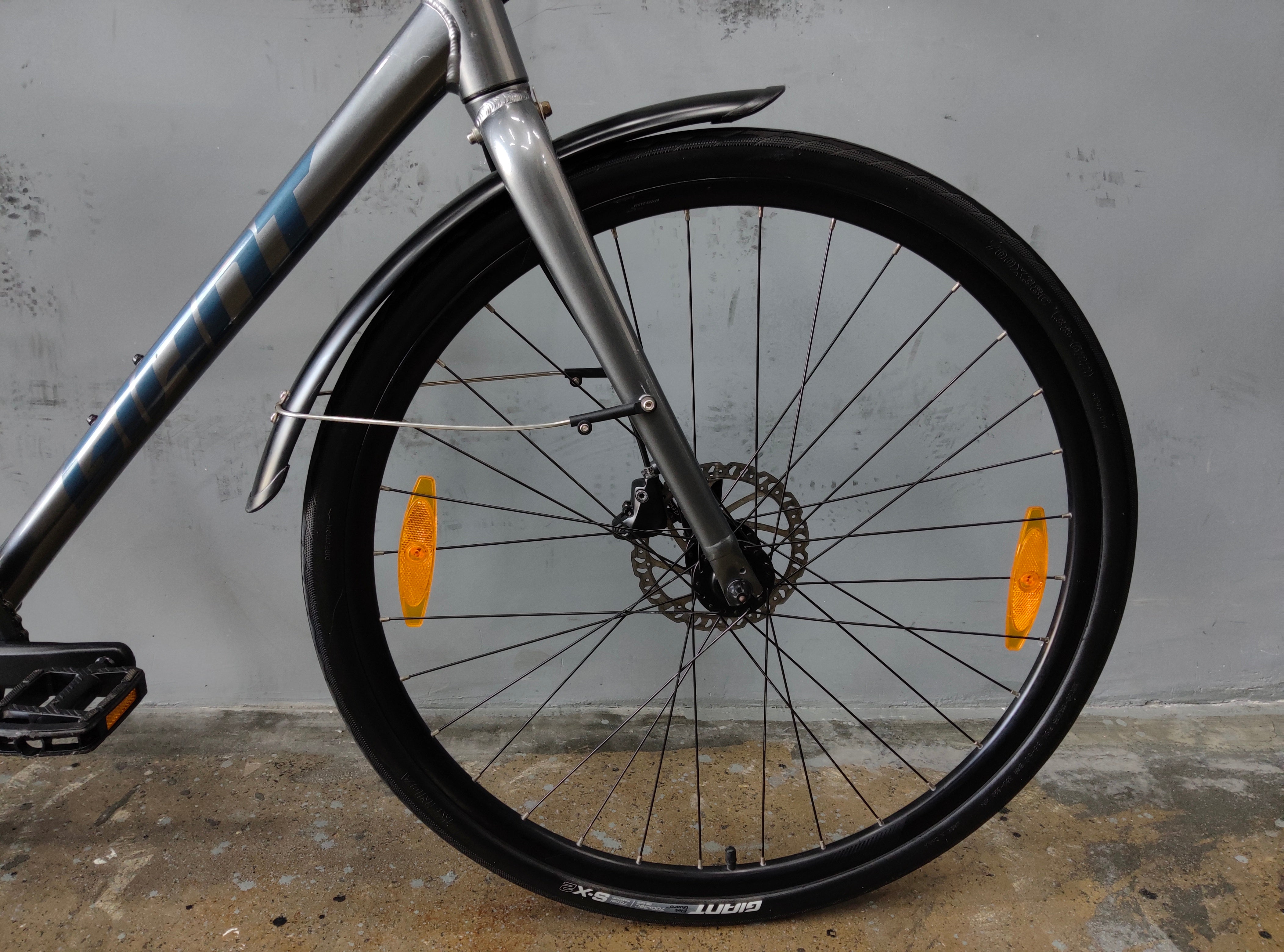 Giant Escape 2 Hybrid Bike