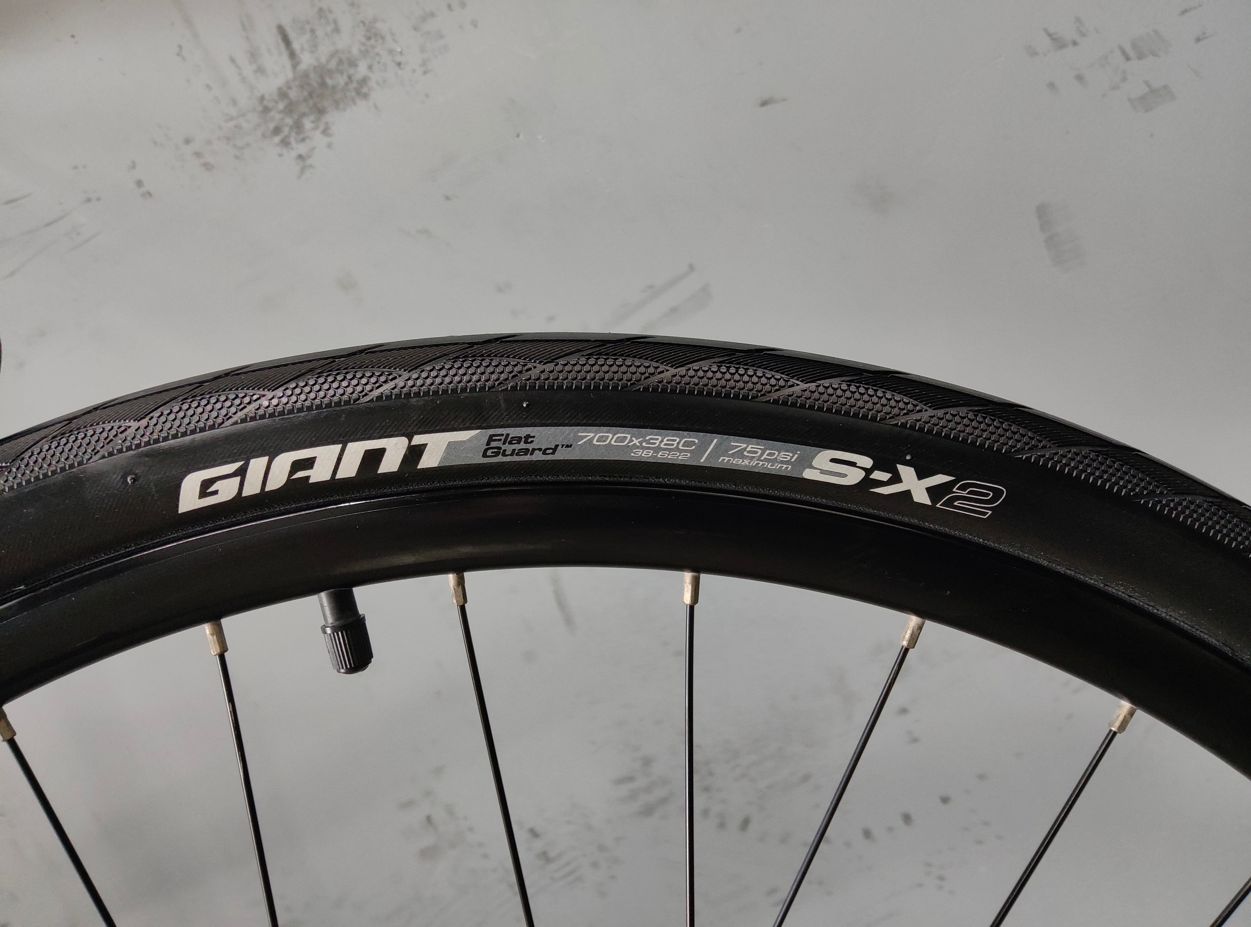 Giant Escape 2 Hybrid Bike