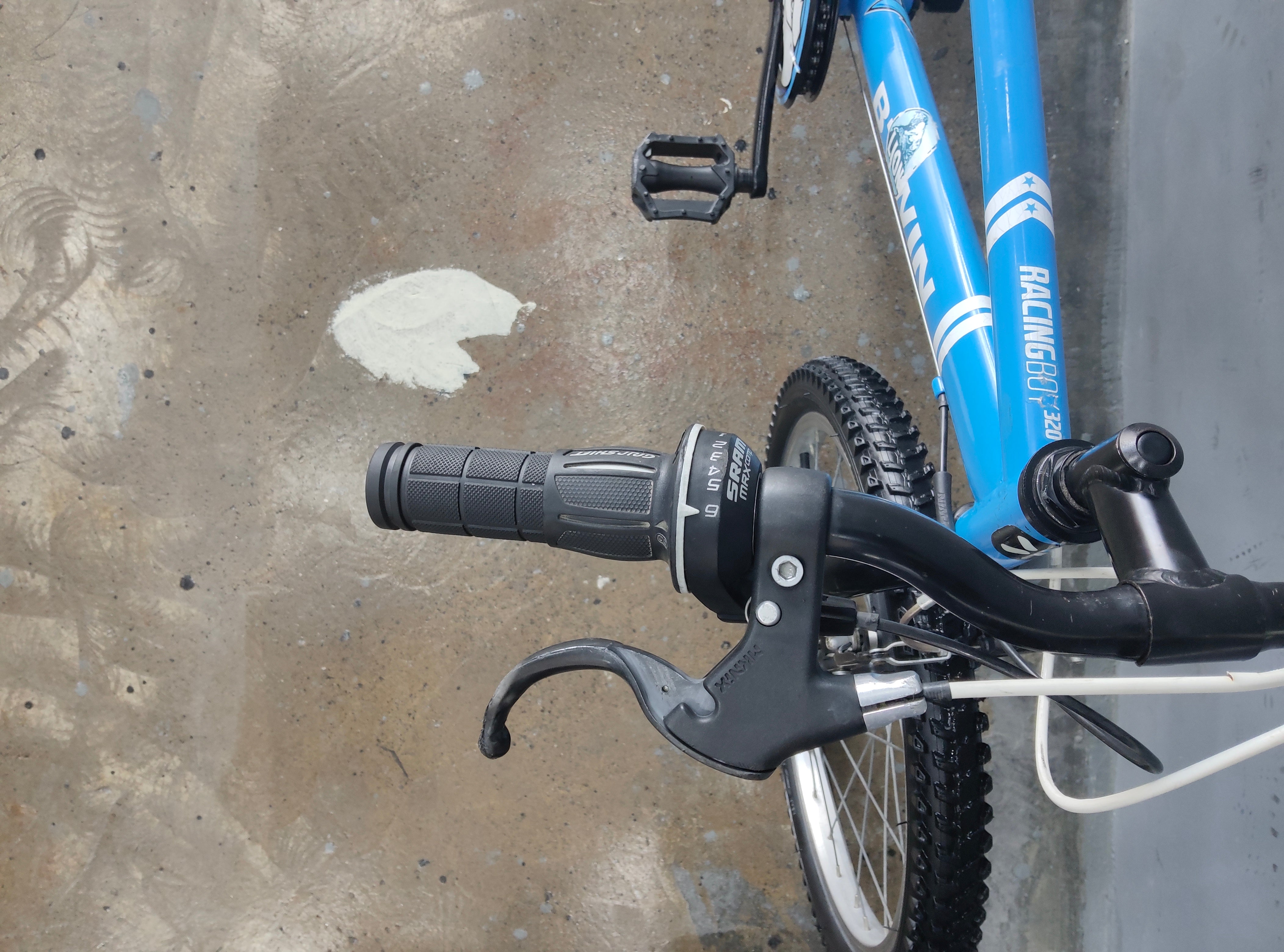 B'twin RacingBoy 320 Kids Bike