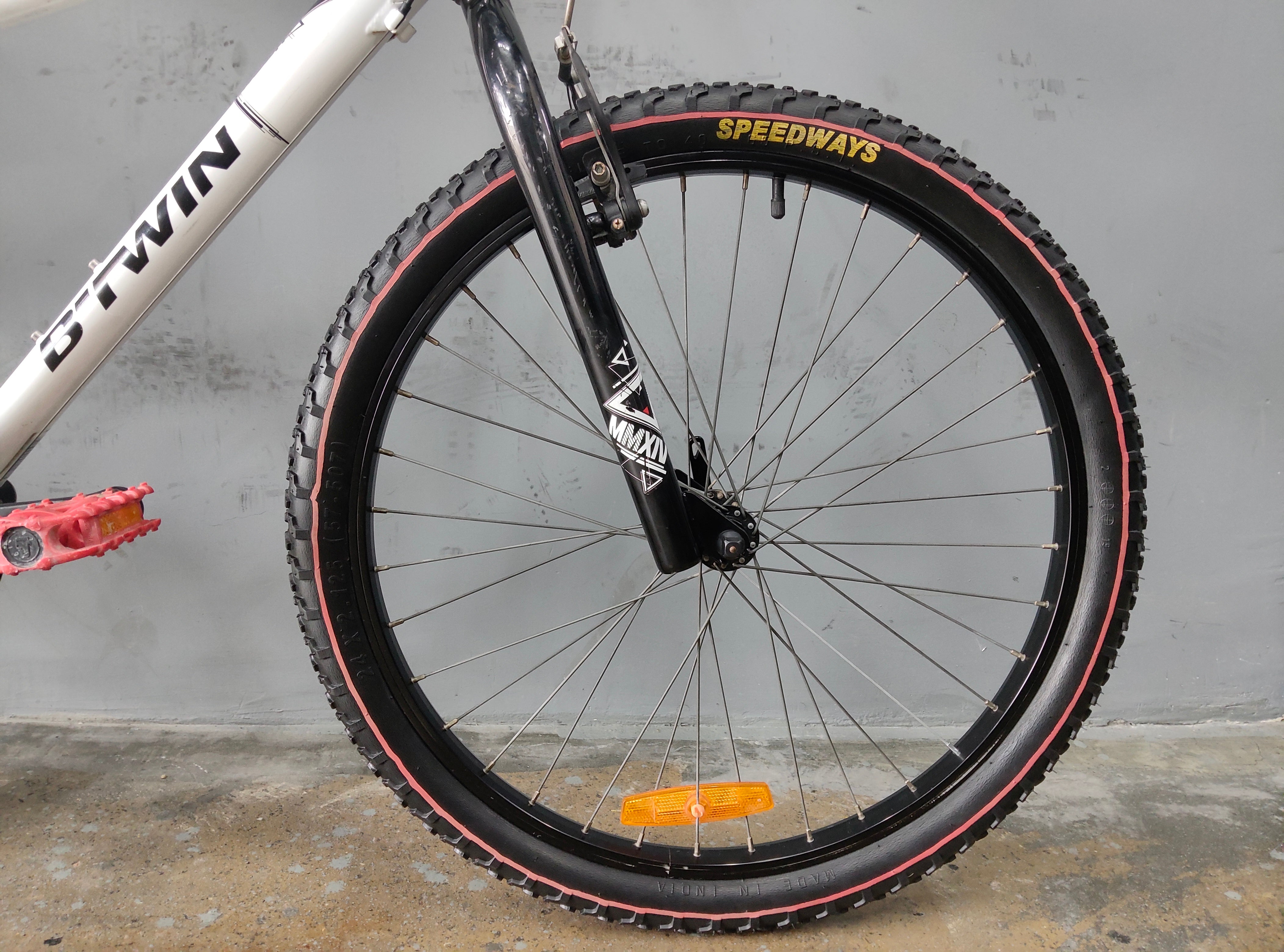 B'twin Rockrider 300 Kids Bike