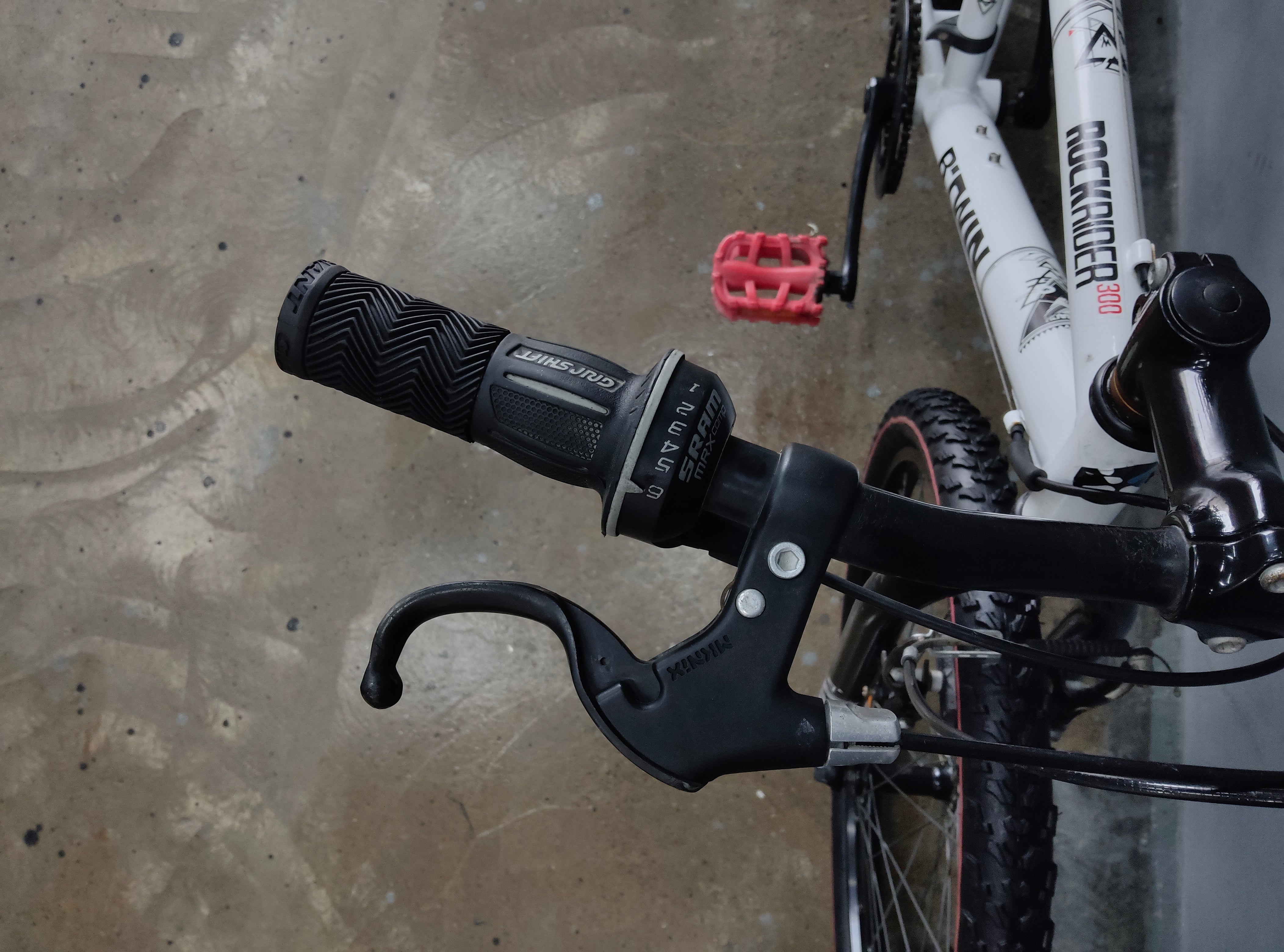 B'twin Rockrider 300 Kids Bike