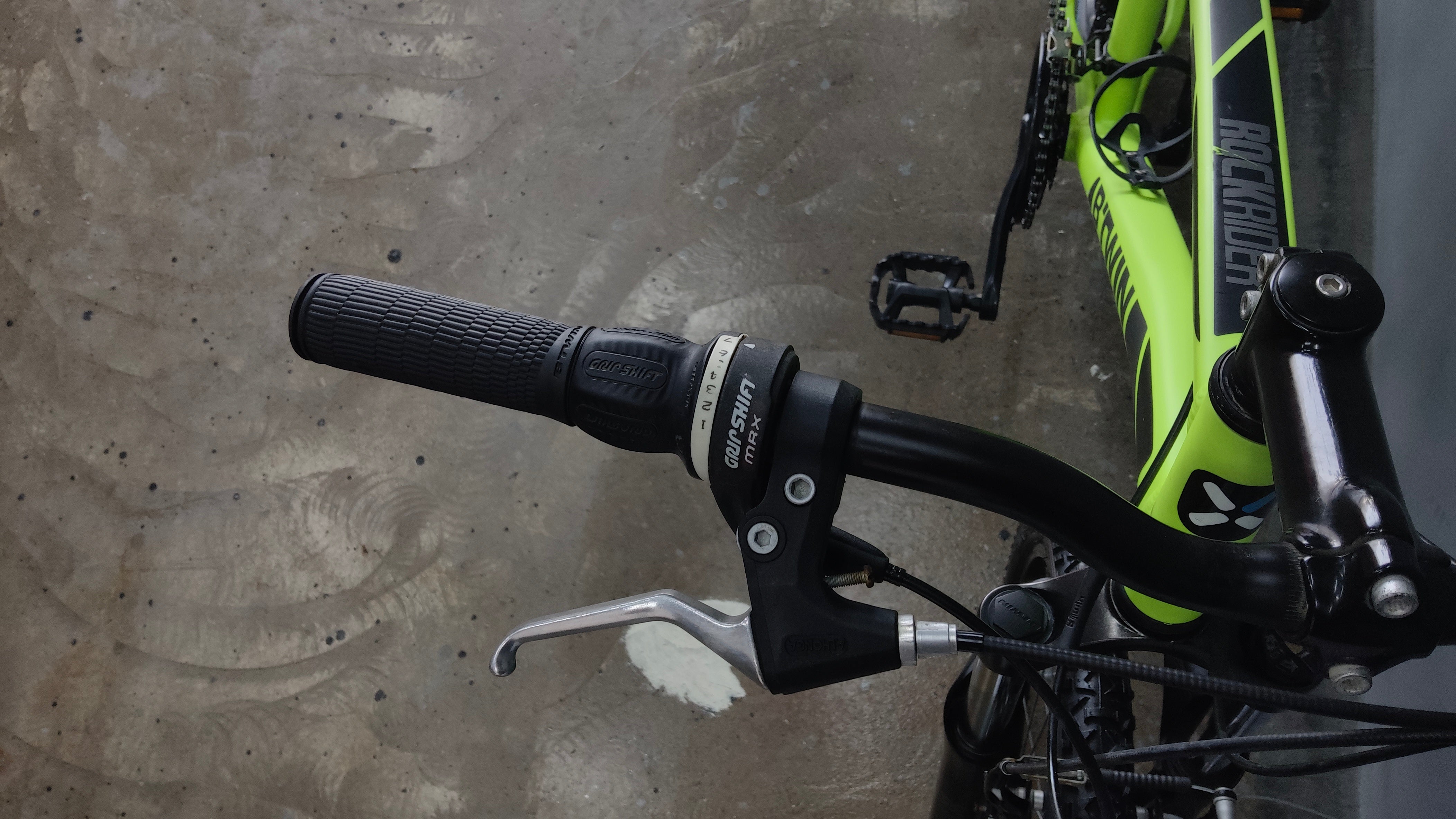 B'twin Rockrider 340 Mountain Bike