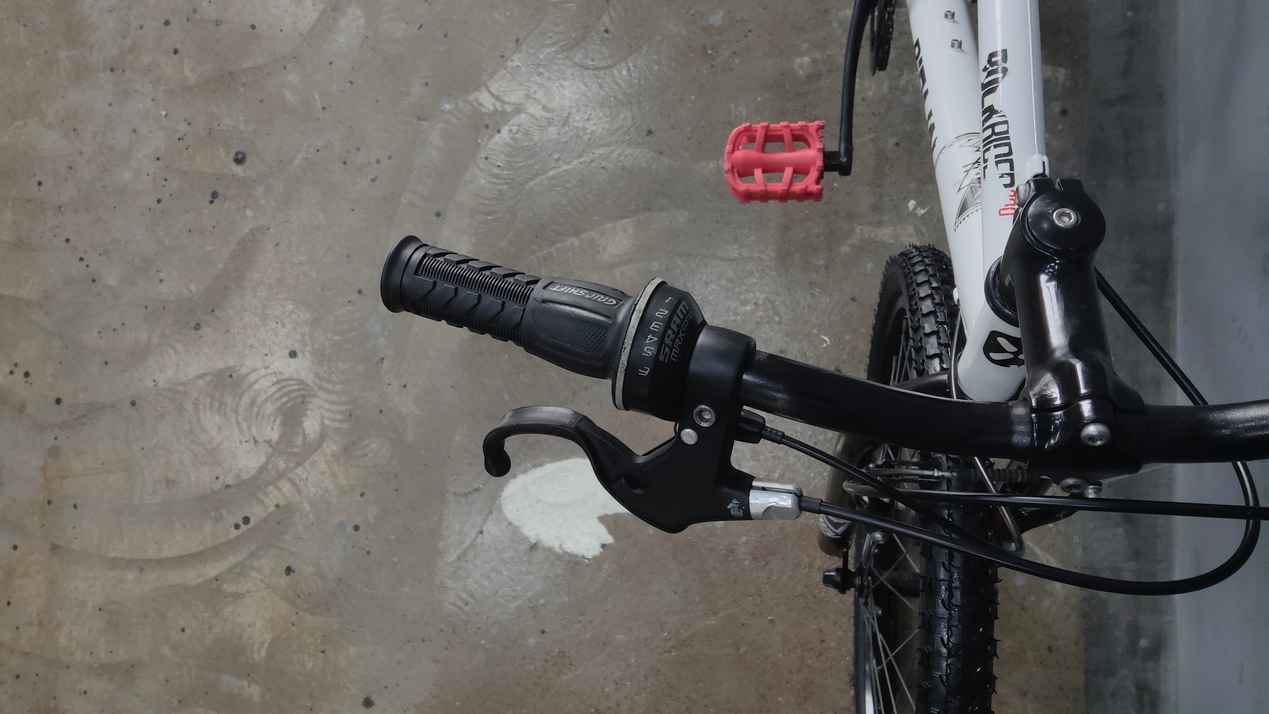B'twin Rockrider 300 Kids Bike
