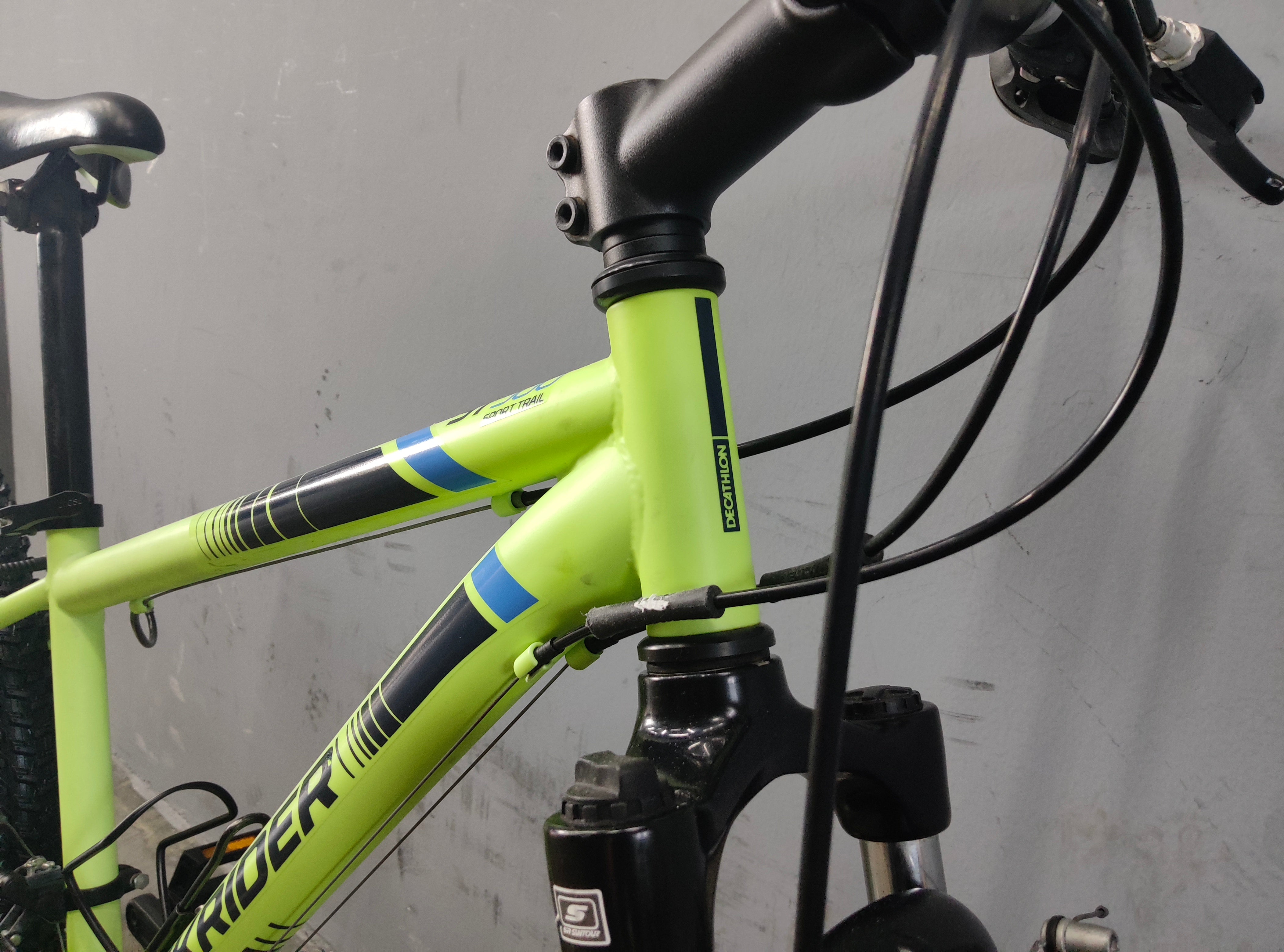 B'twin Rockrider ST500 Kids Bike