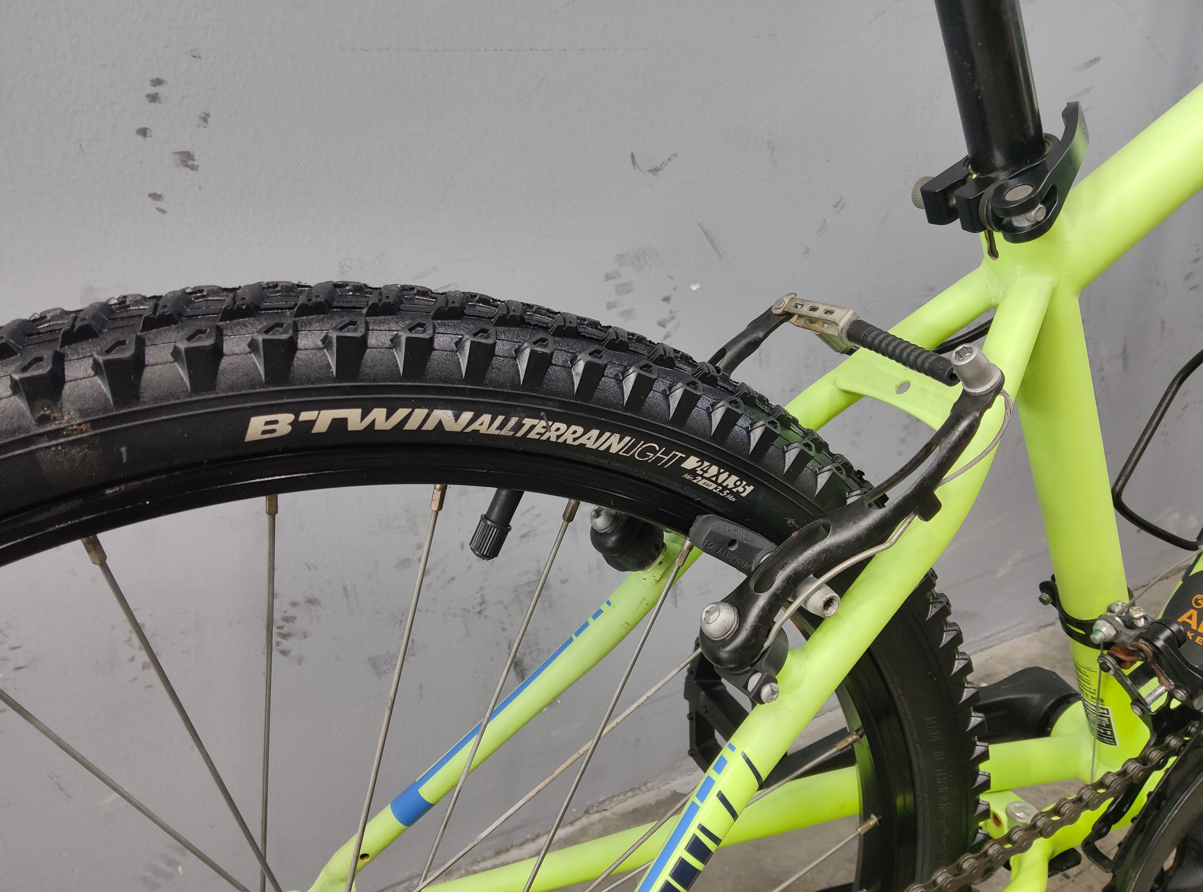 B'twin Rockrider ST500 Kids Bike