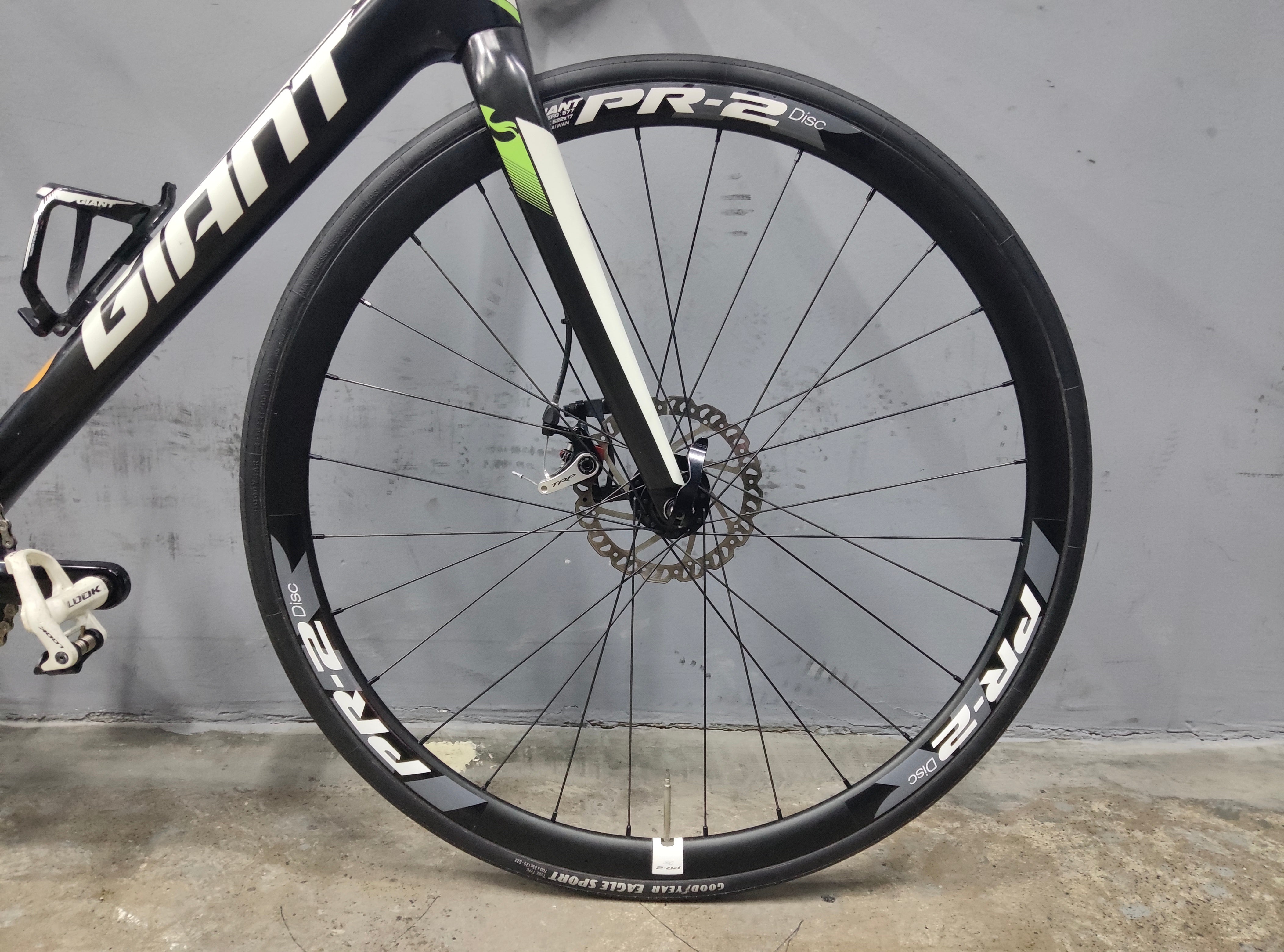 Giant Defy Advanced 2 Road Bike