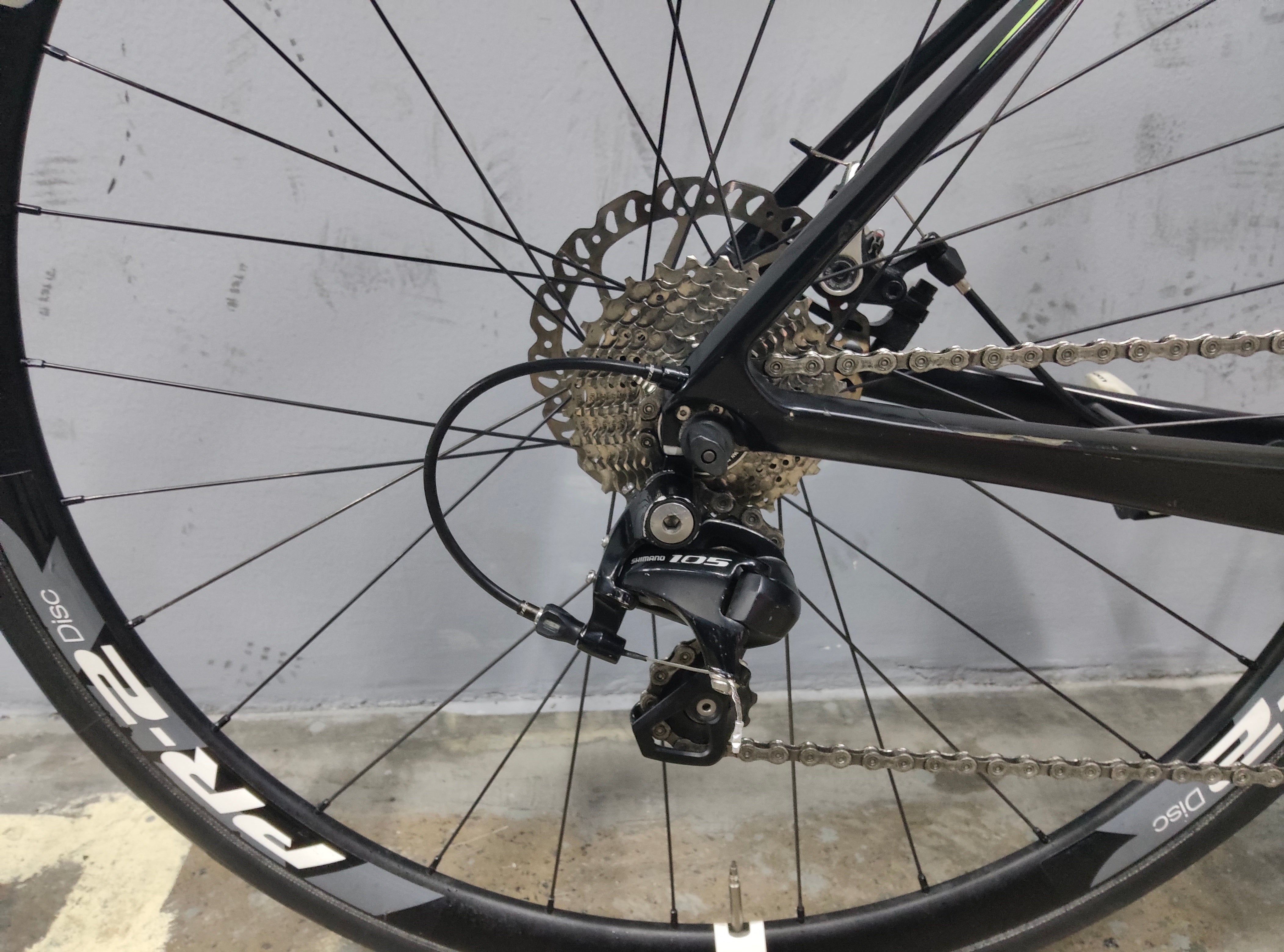 Giant Defy Advanced 2 Road Bike