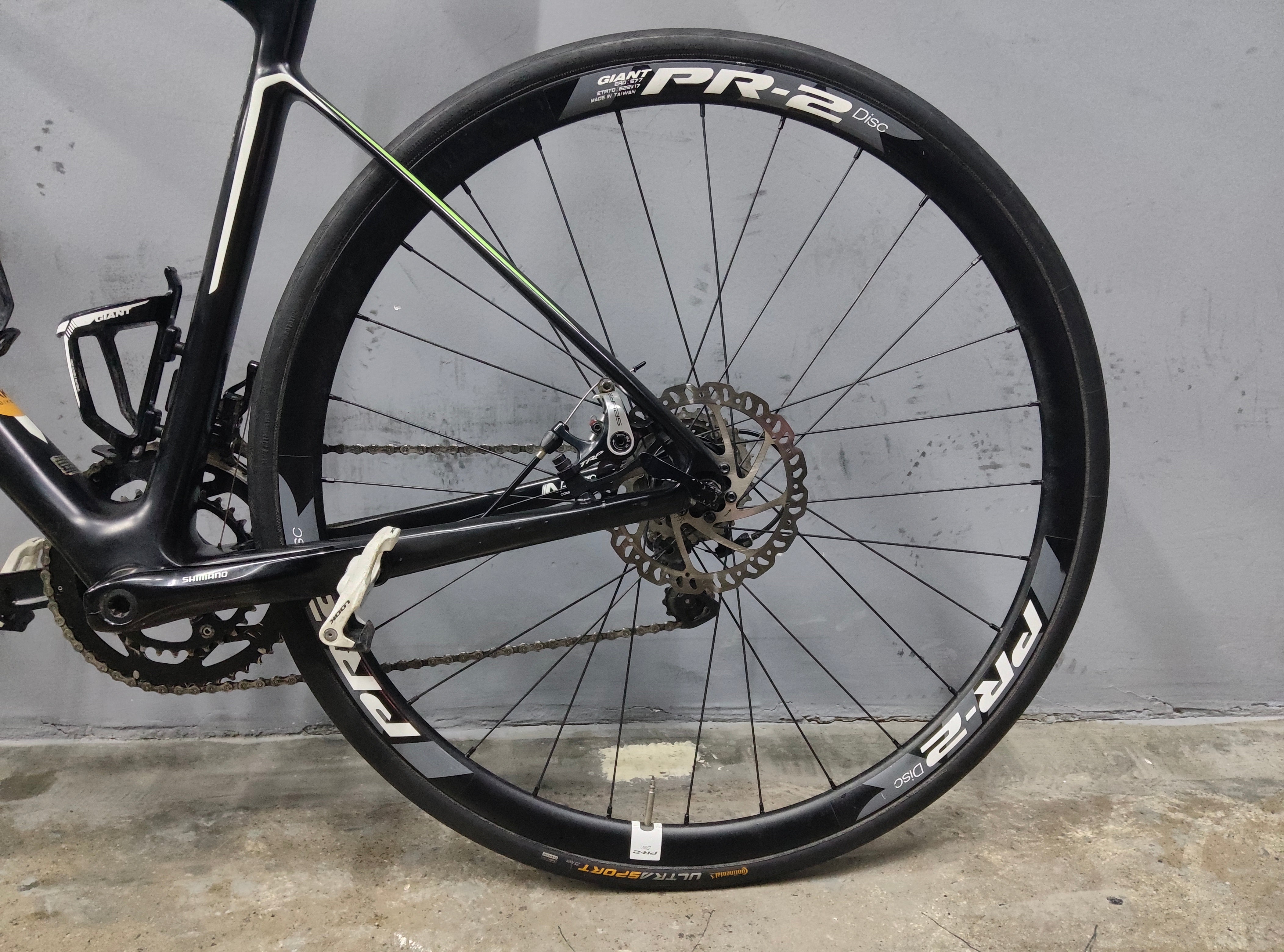 Giant Defy Advanced 2 Road Bike