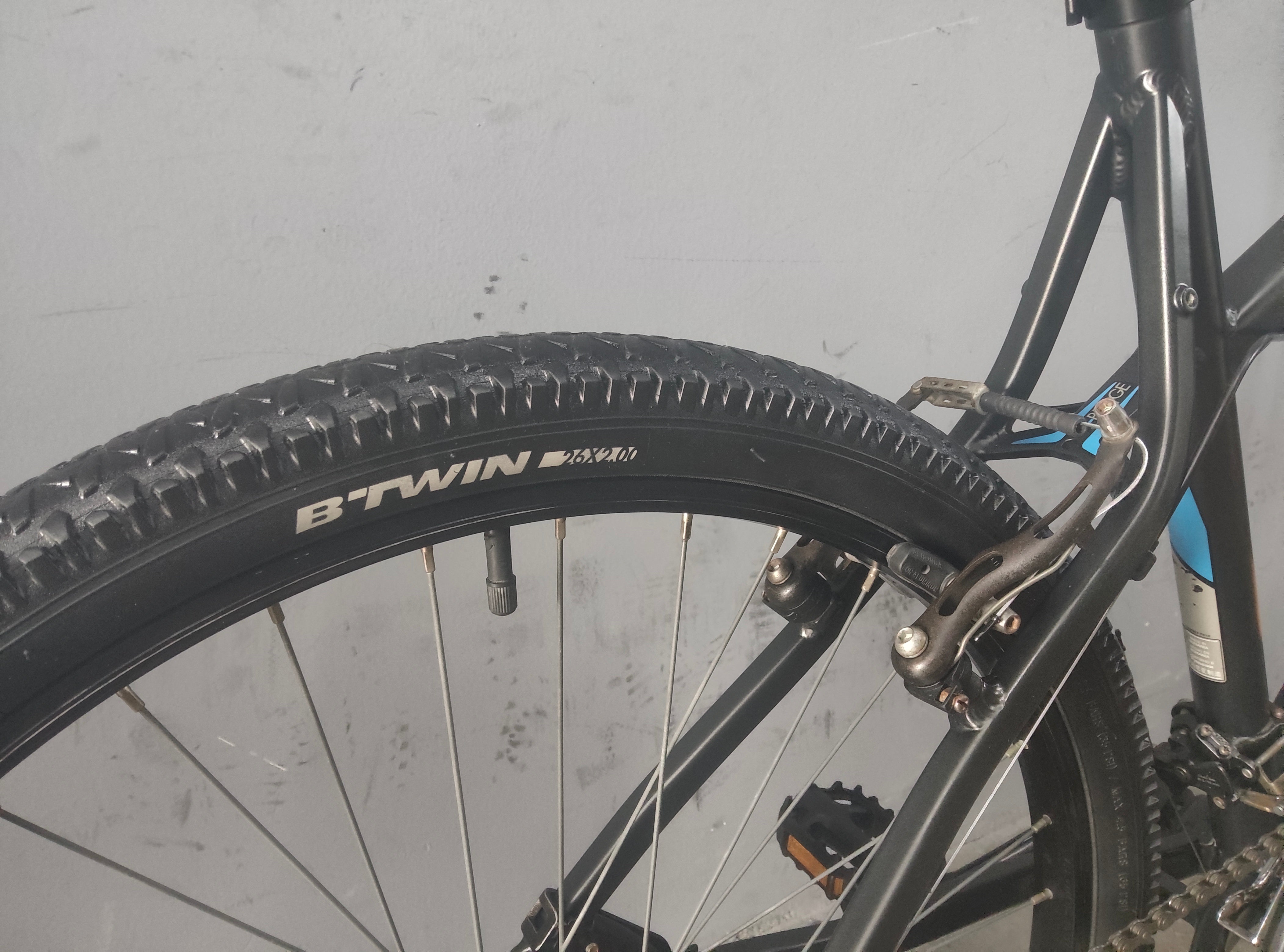 B'twin Rockrider 340 Mountain Bike