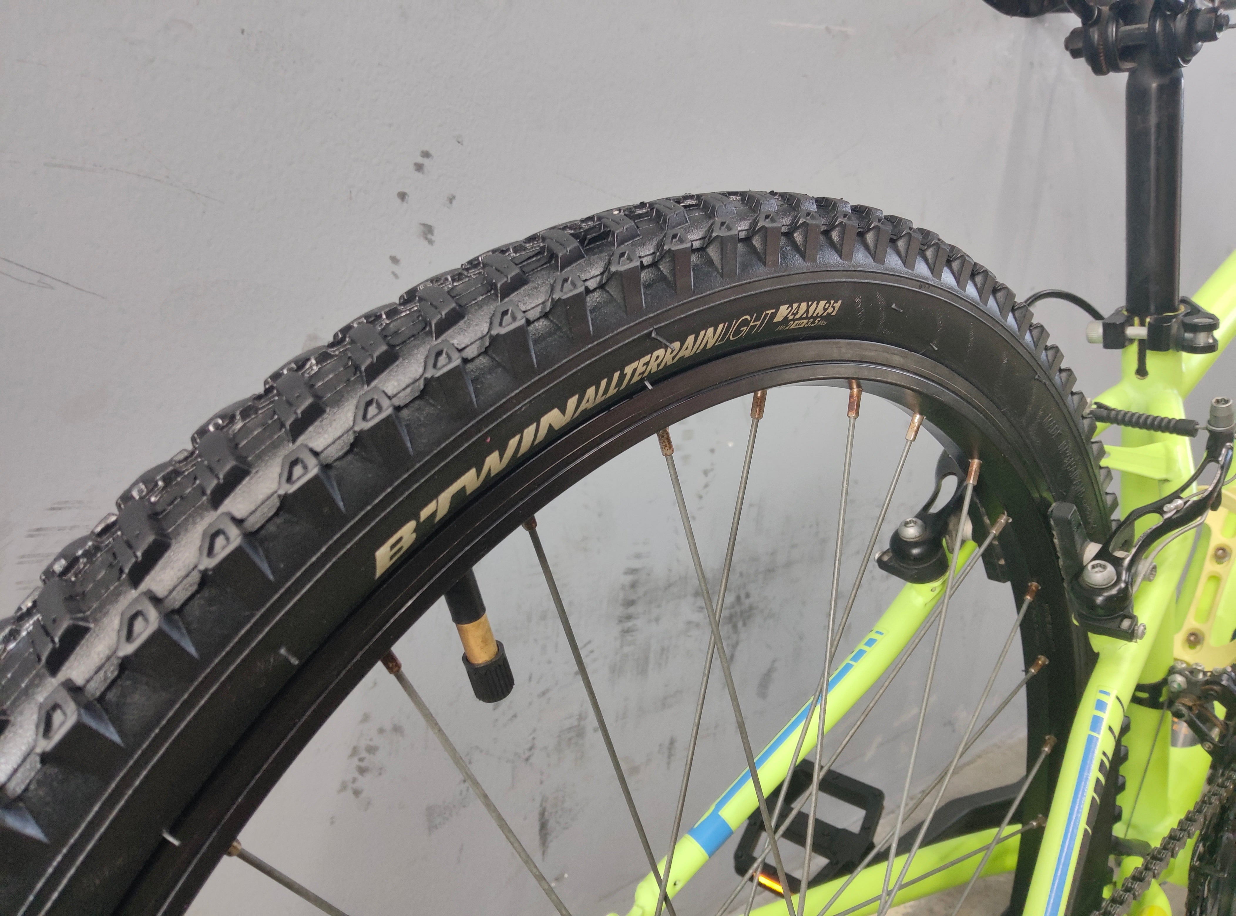 B'twin Rockrider ST500 Kids Bike