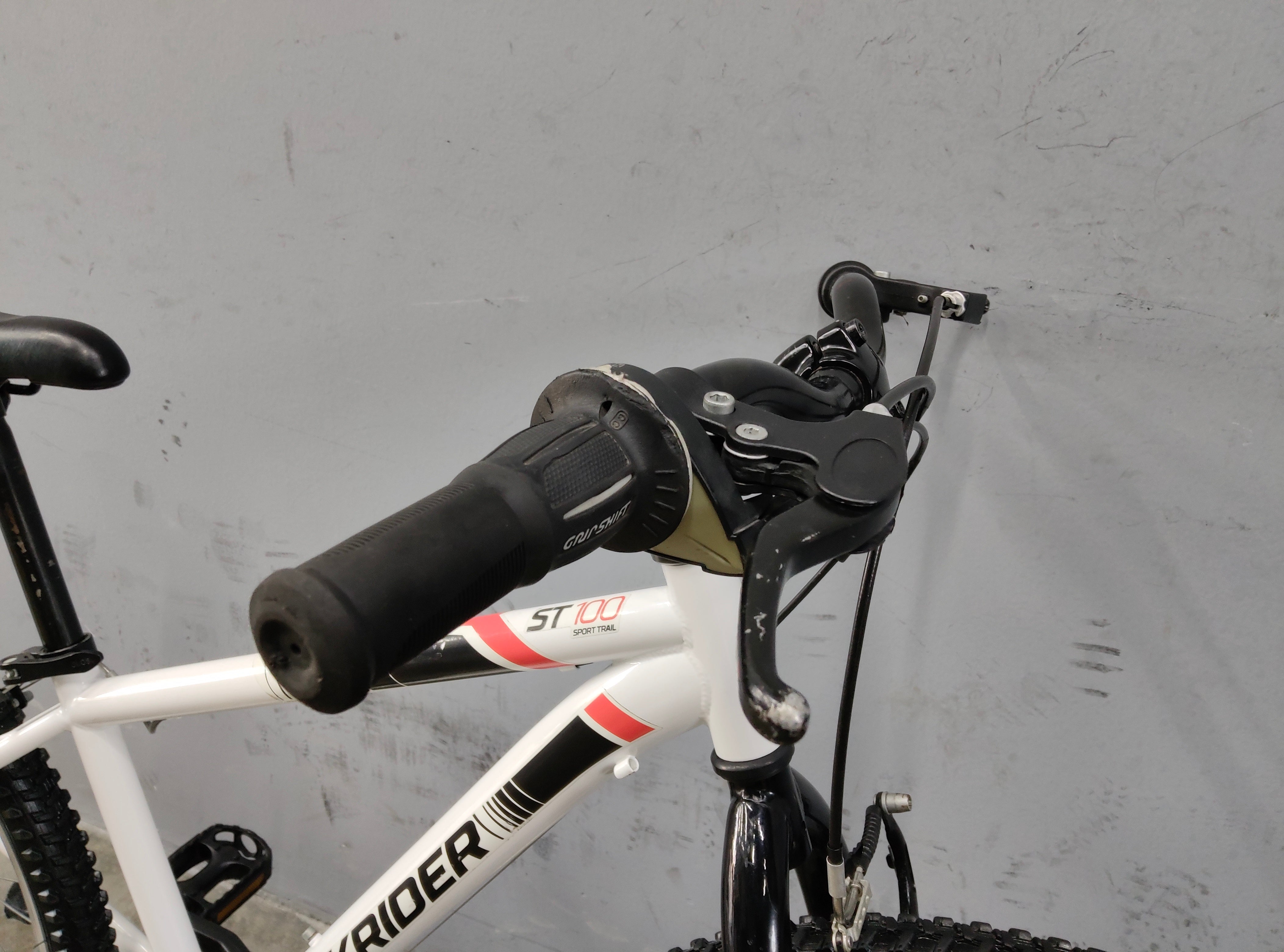 B'Twin Rockrider ST-100 Kids Bike