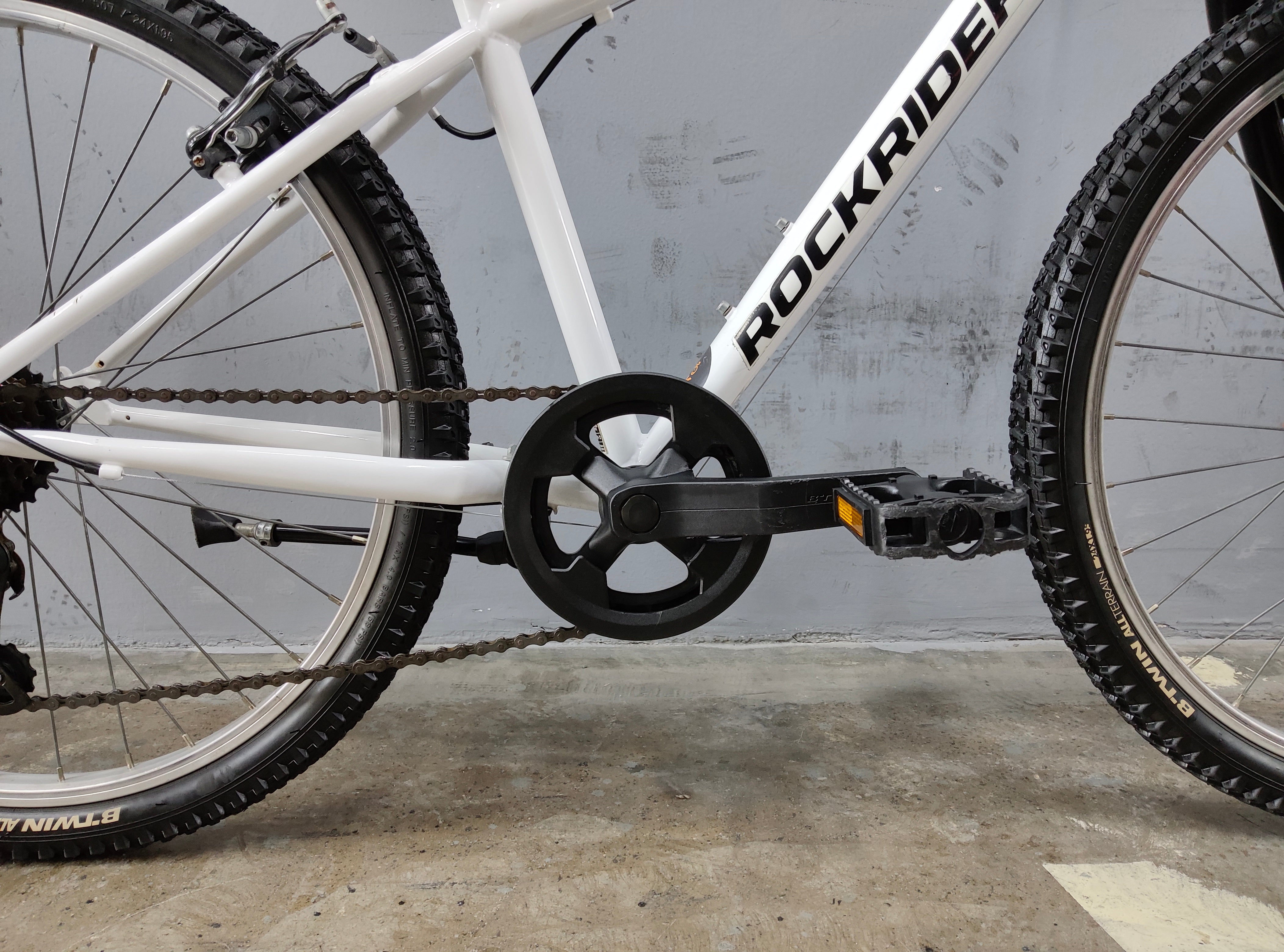 B'Twin Rockrider ST-100 Kids Bike