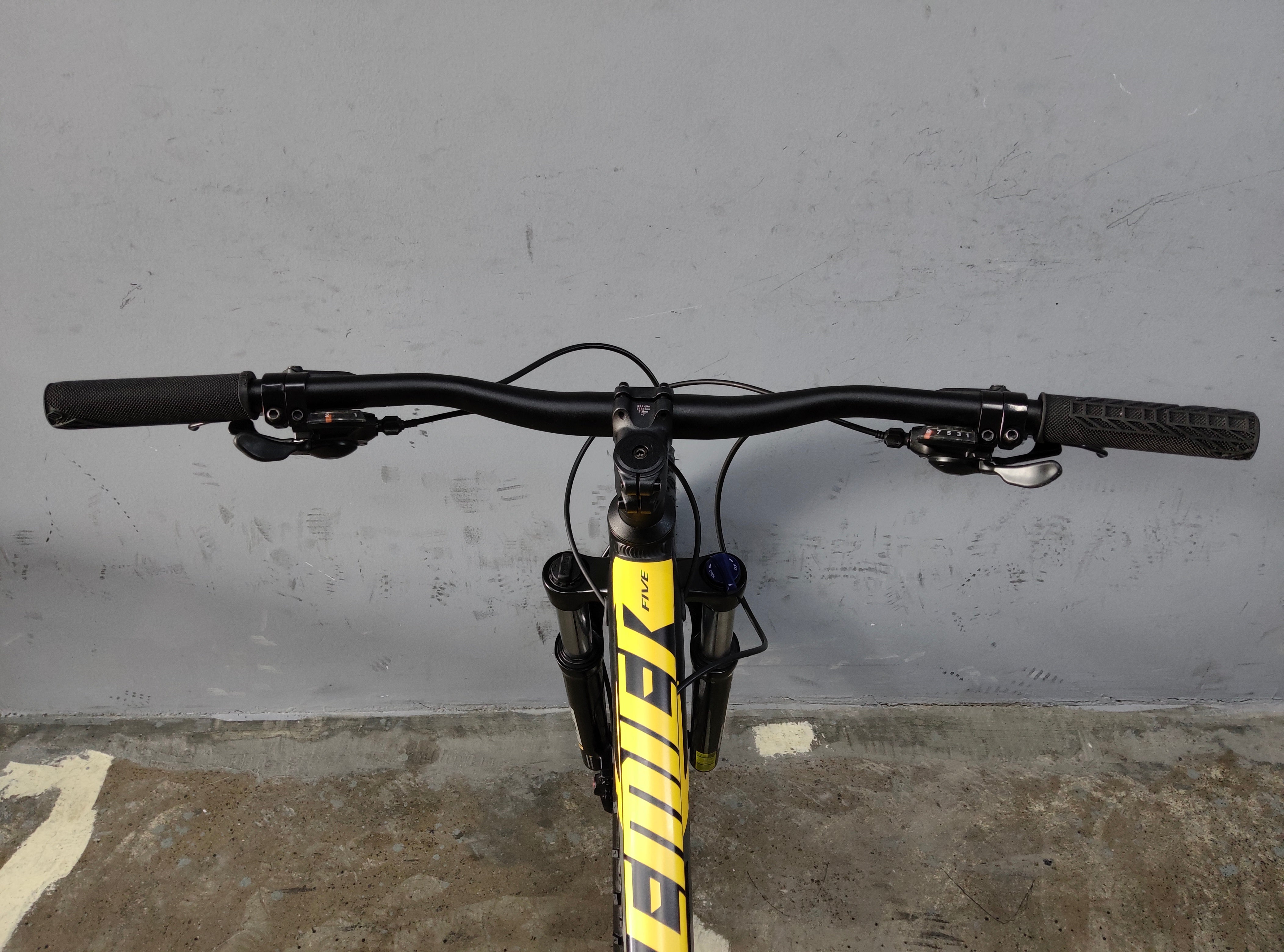 Polygon Premier 5 Mountain Bike