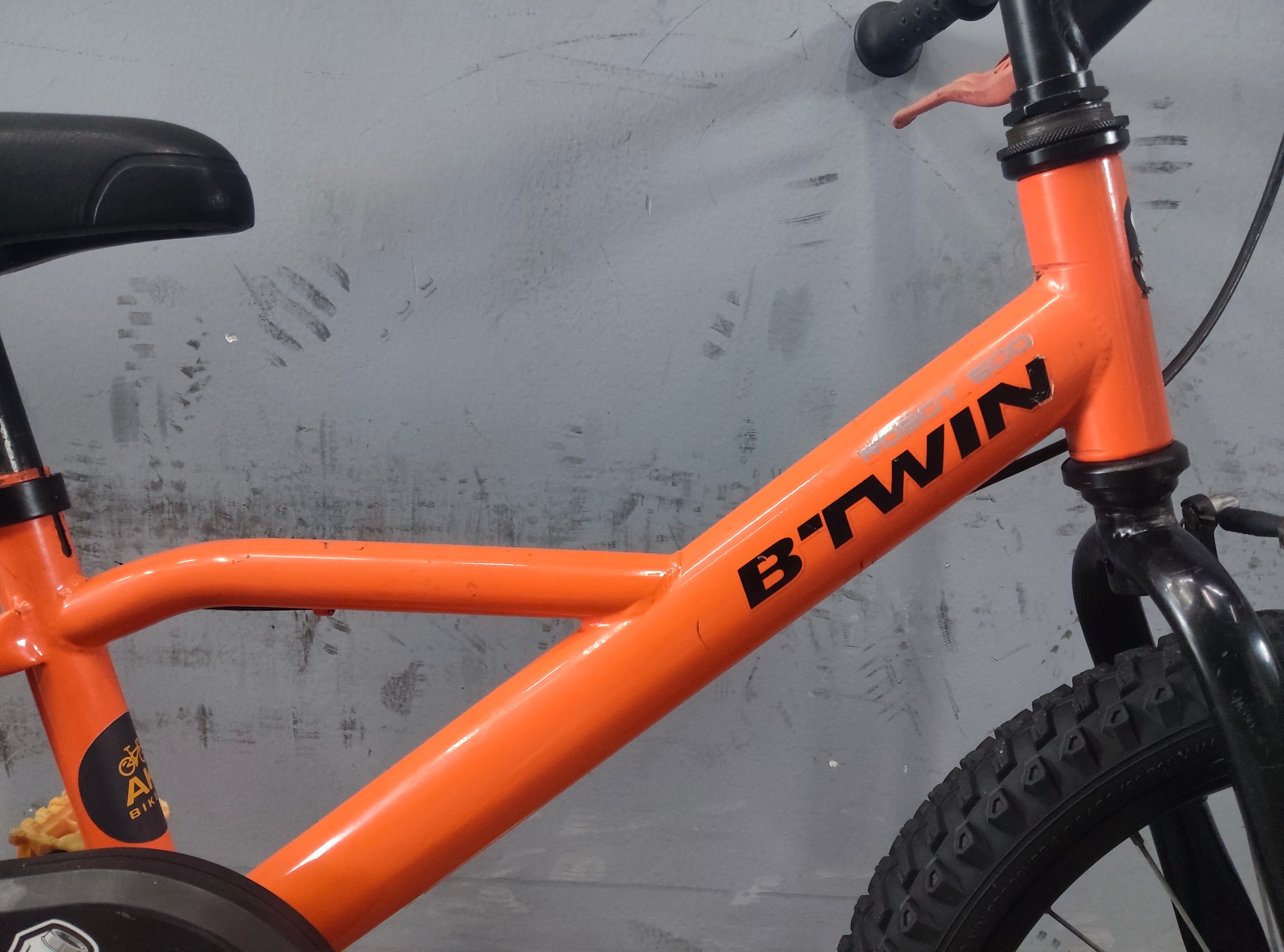 RENT B'Twin Robot 500 Kids Bike