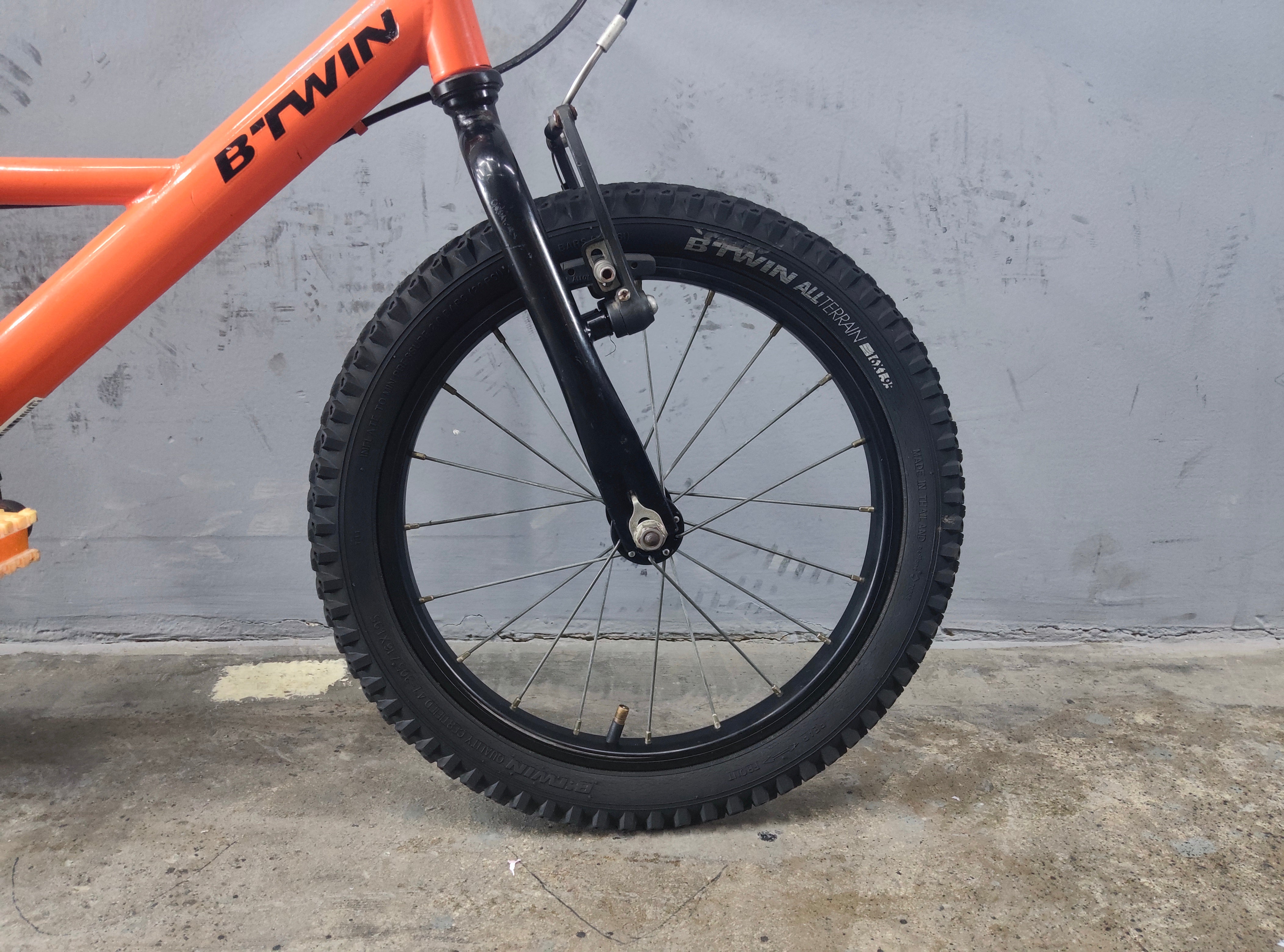 RENT B'Twin Robot 500 Kids Bike
