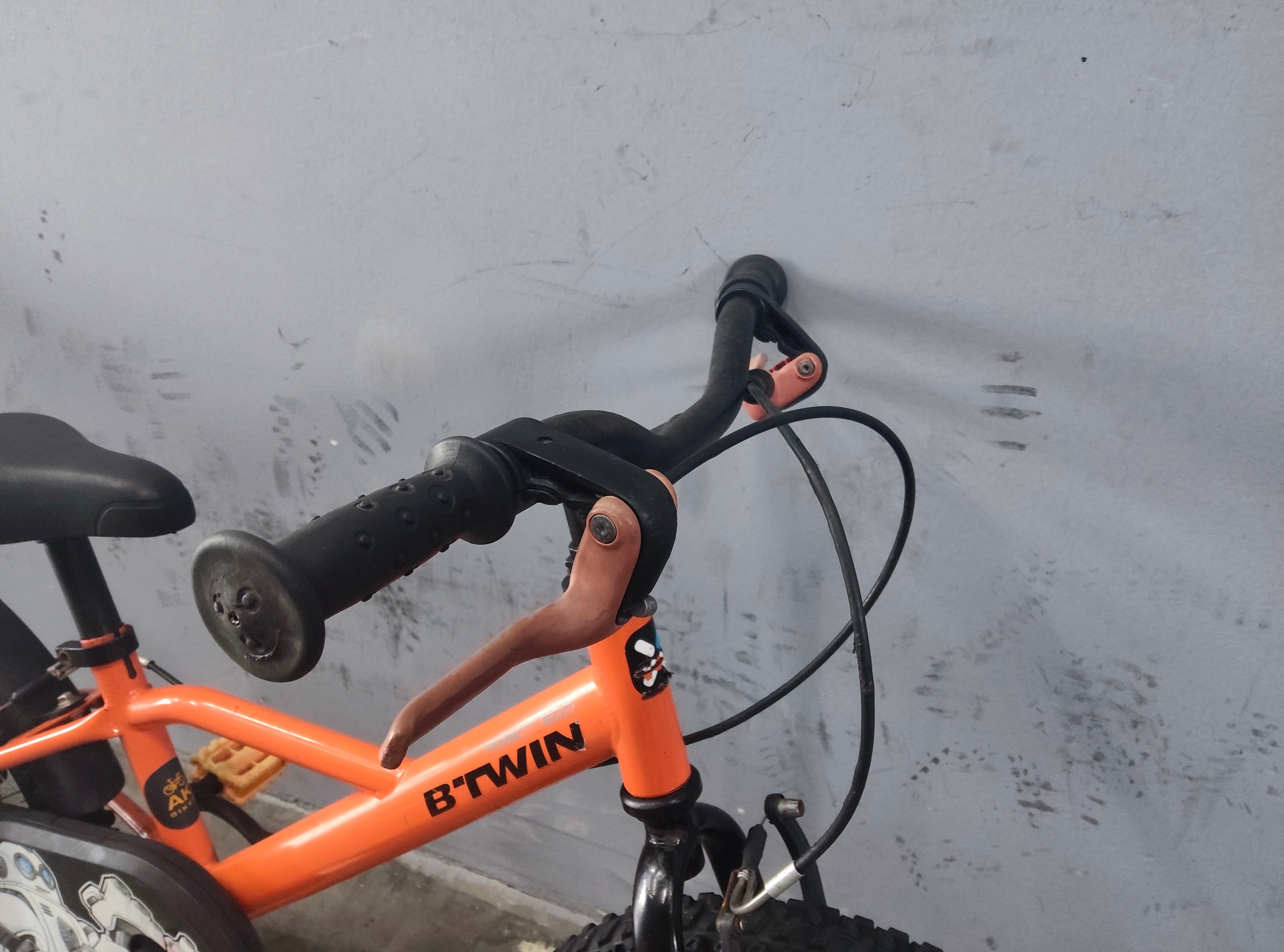 RENT B'Twin Robot 500 Kids Bike