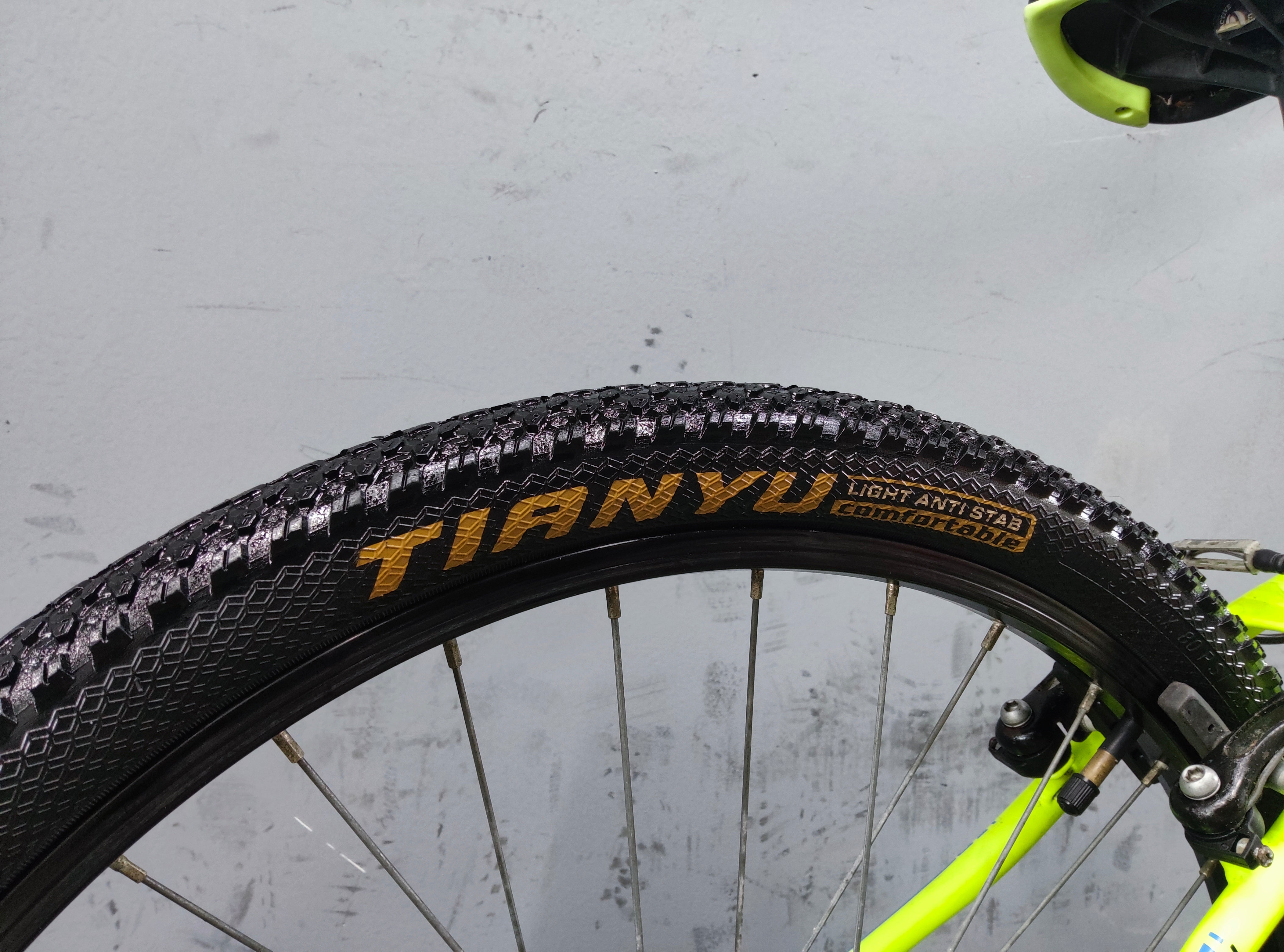 B'Twin Rockrider ST-500 Kids Bike