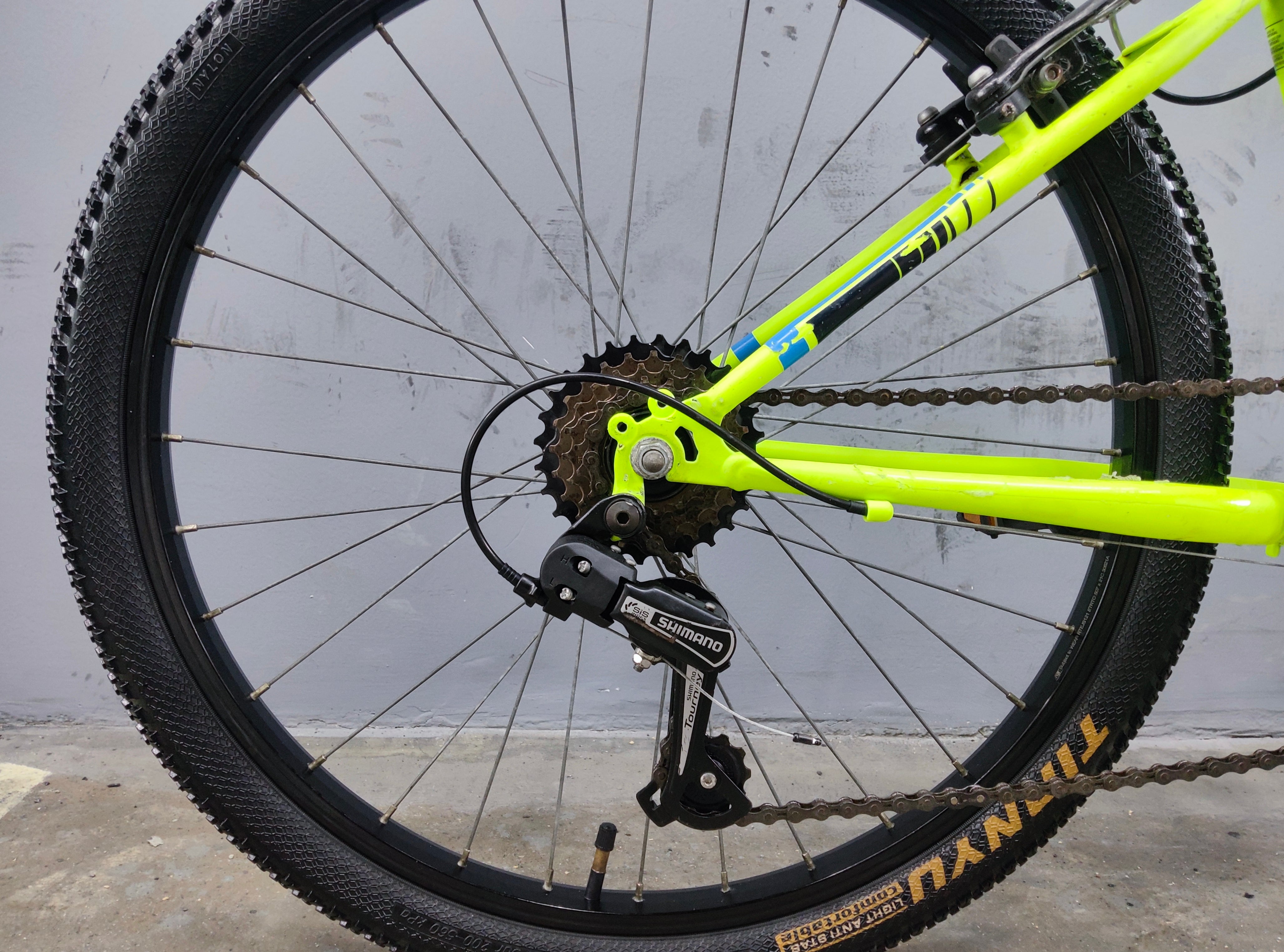 B'Twin Rockrider ST-500 Kids Bike