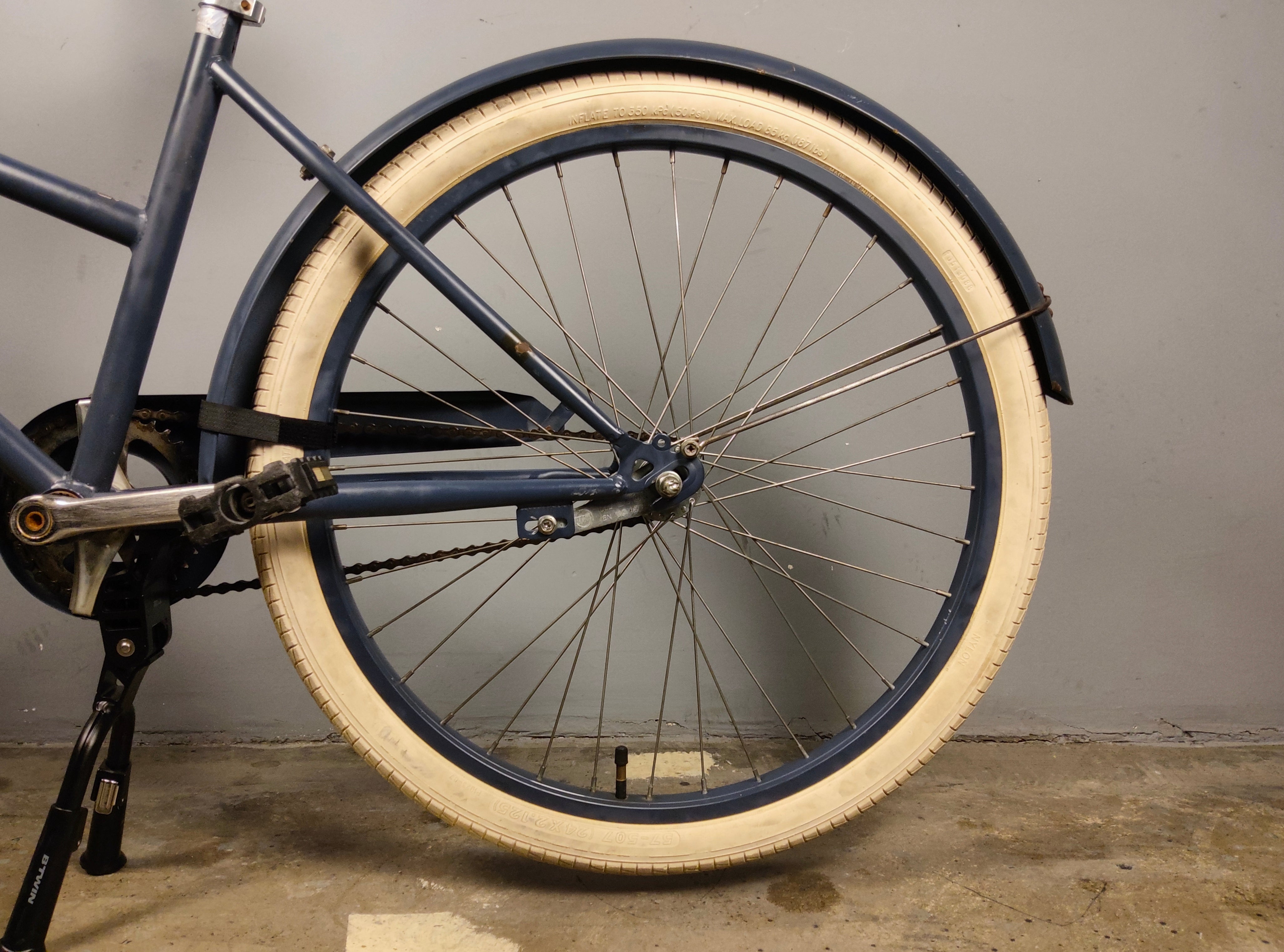 The Short Adam 24 City Bike