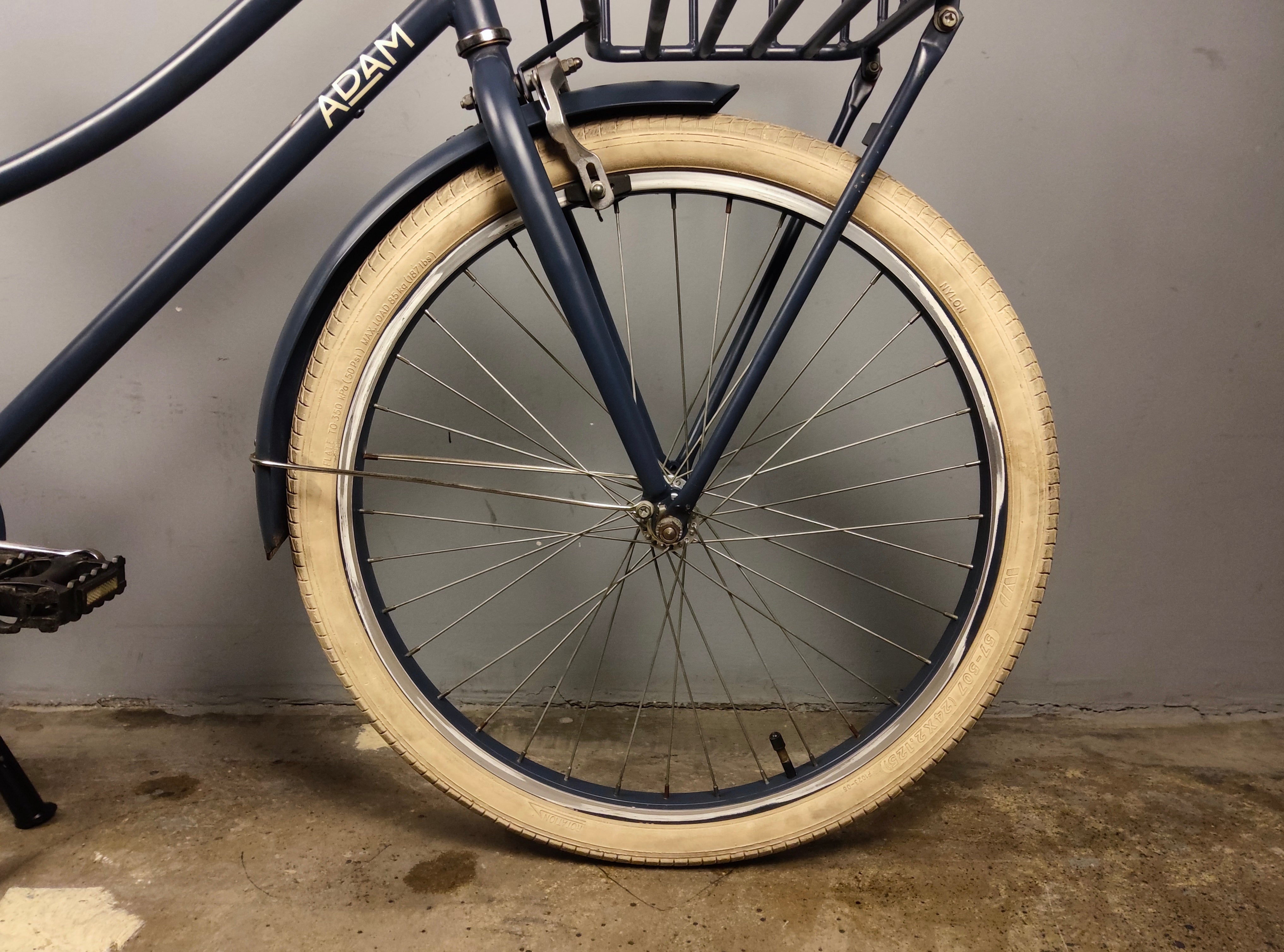 The Short Adam 24 City Bike