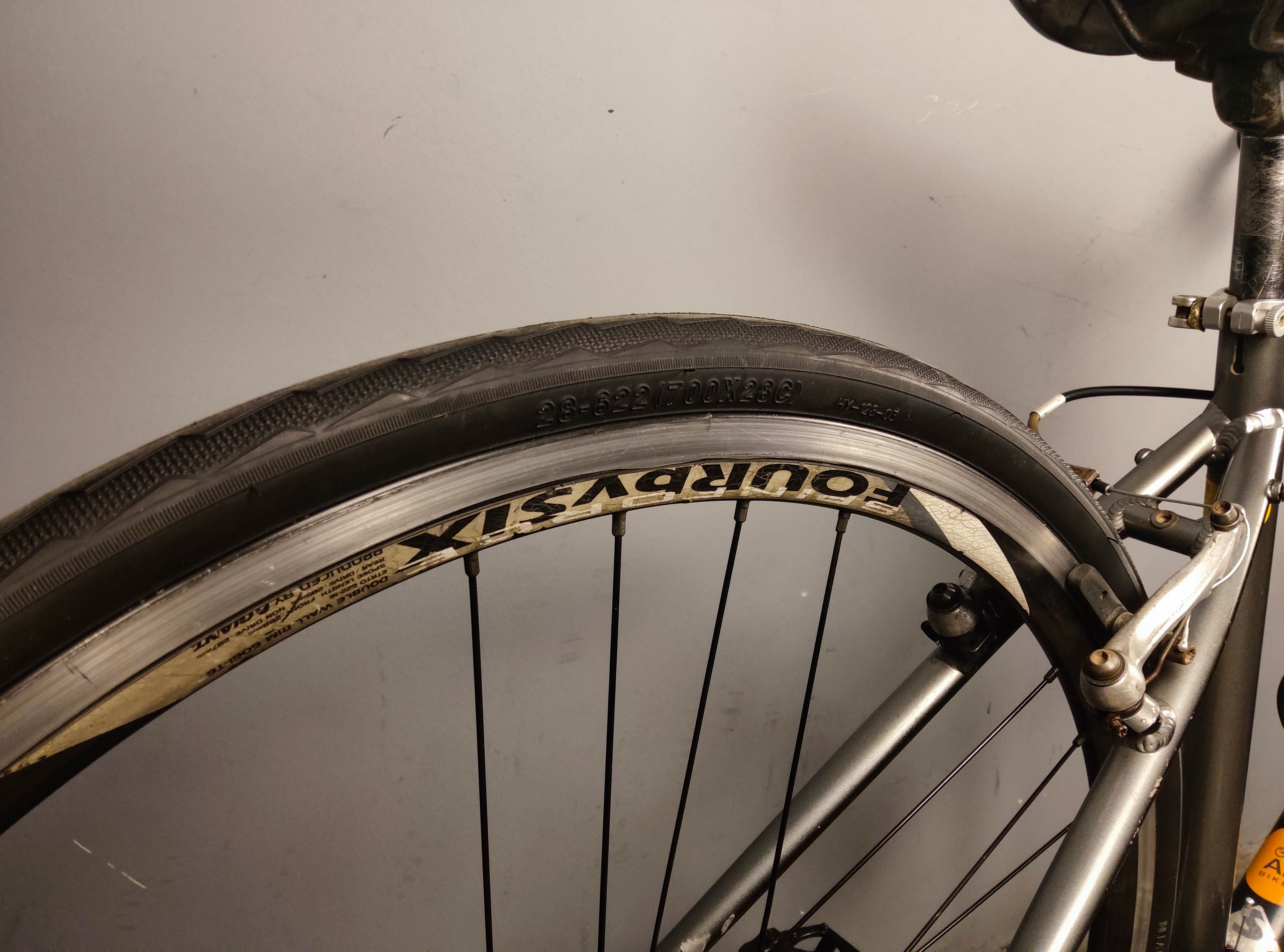 Giant Escape R3 Hybrid Bike