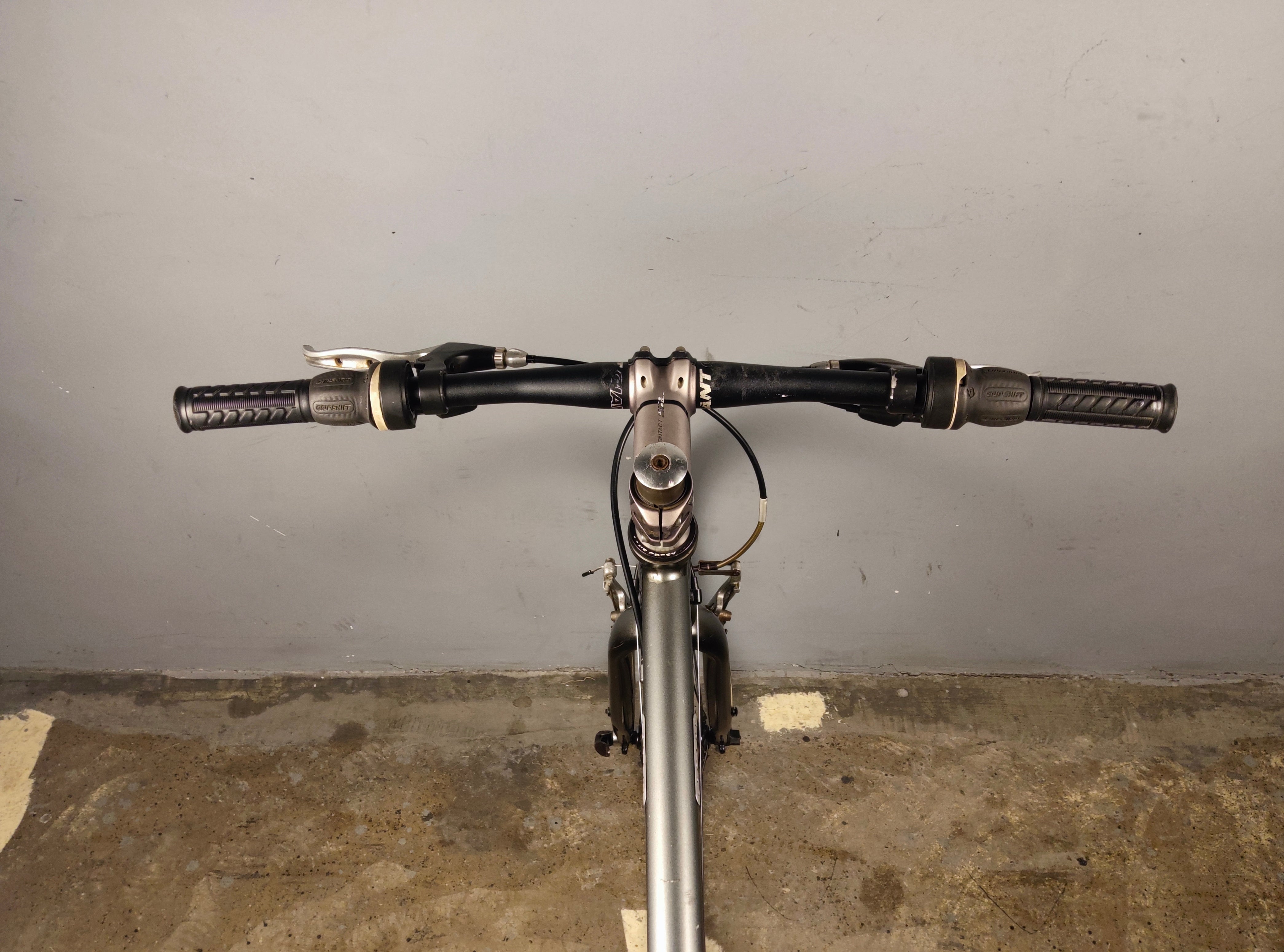 Giant Escape R3 Hybrid Bike