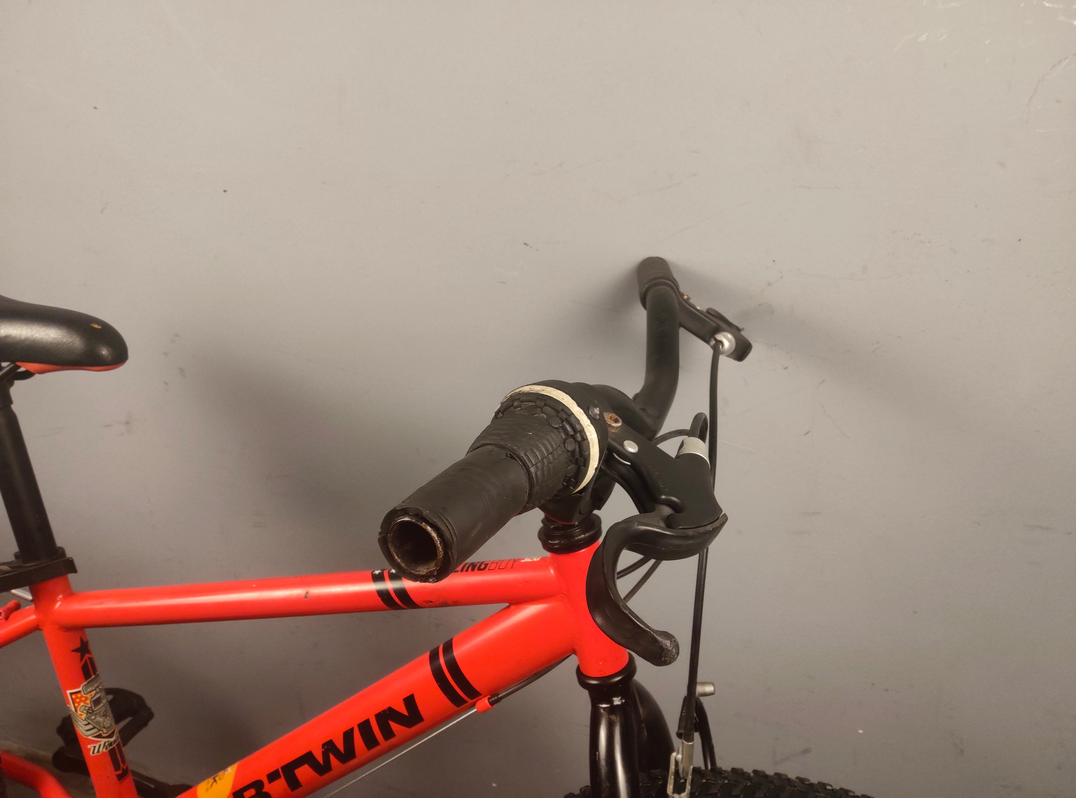 B'twin Racing Boy 320 Kids Bike