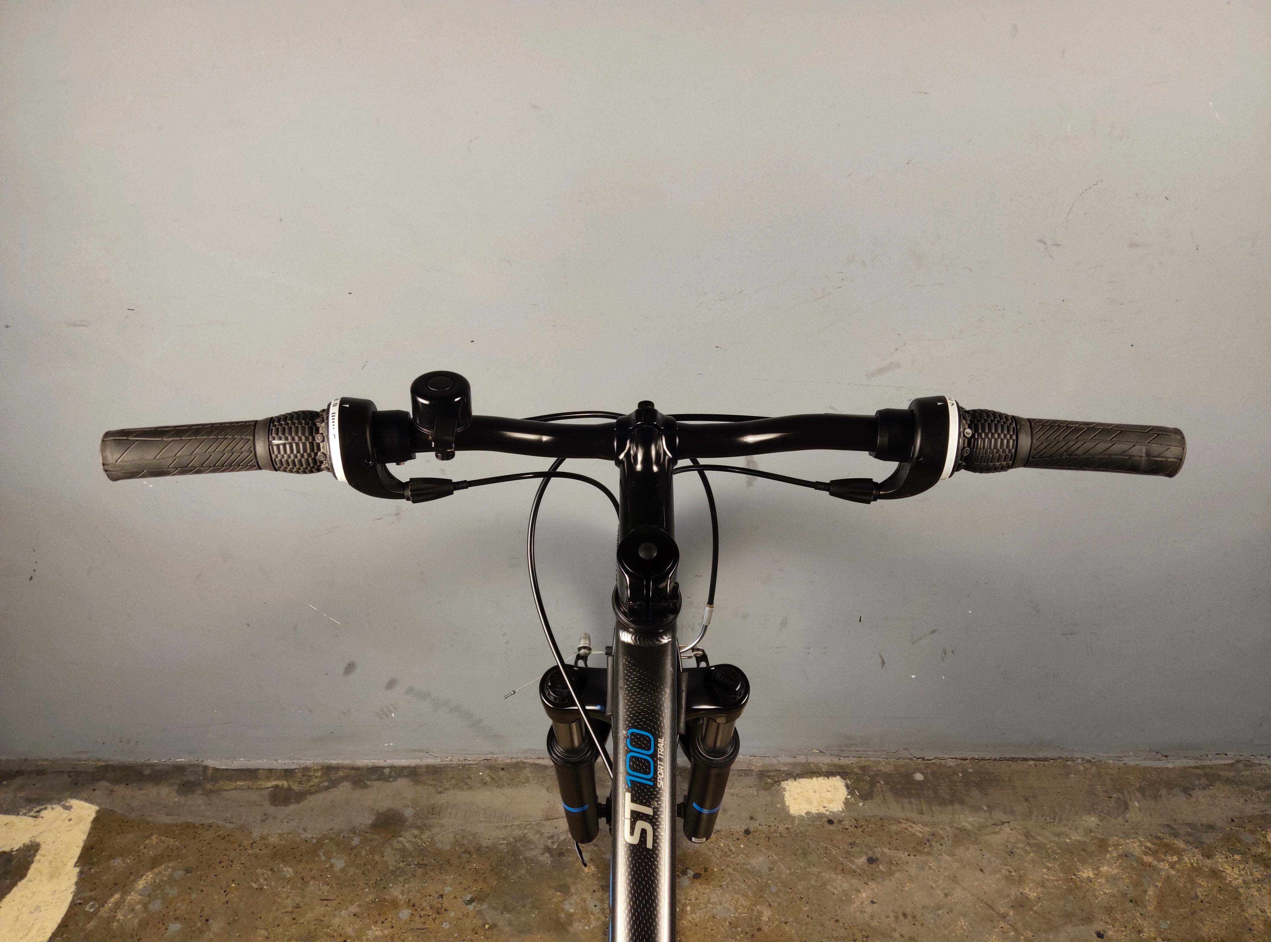 B'twin Rockrider ST-100 Mountain Bike