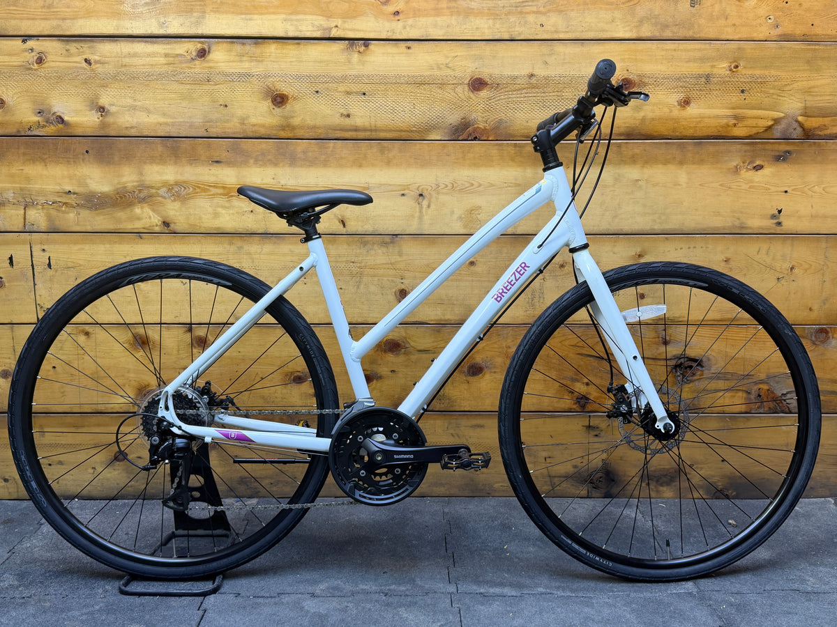 Breezer Discovery 1 ST Hybrid Bike
