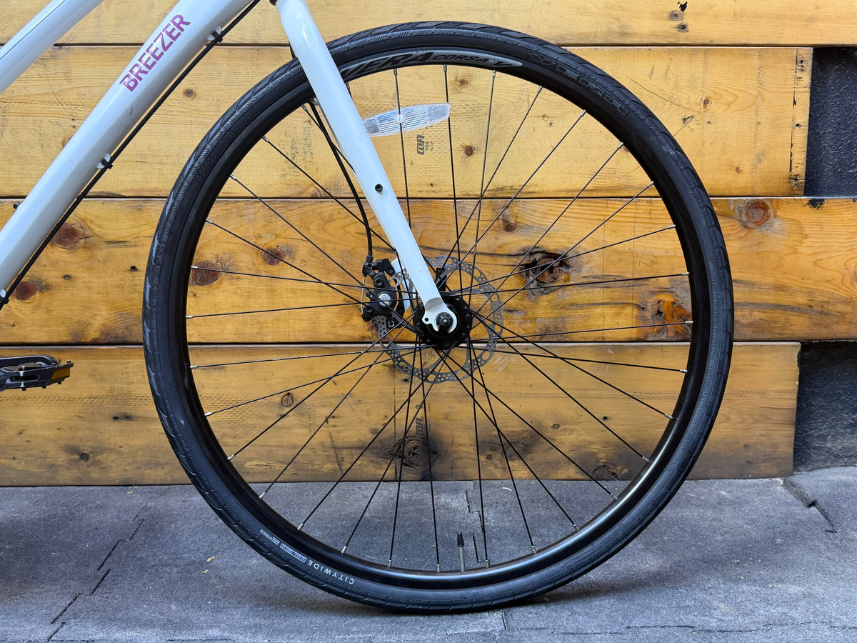 Breezer Discovery 1 ST Hybrid Bike