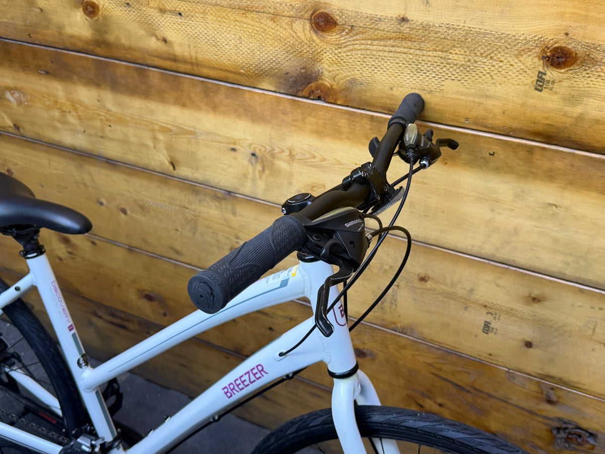 Breezer Discovery 1 ST Hybrid Bike
