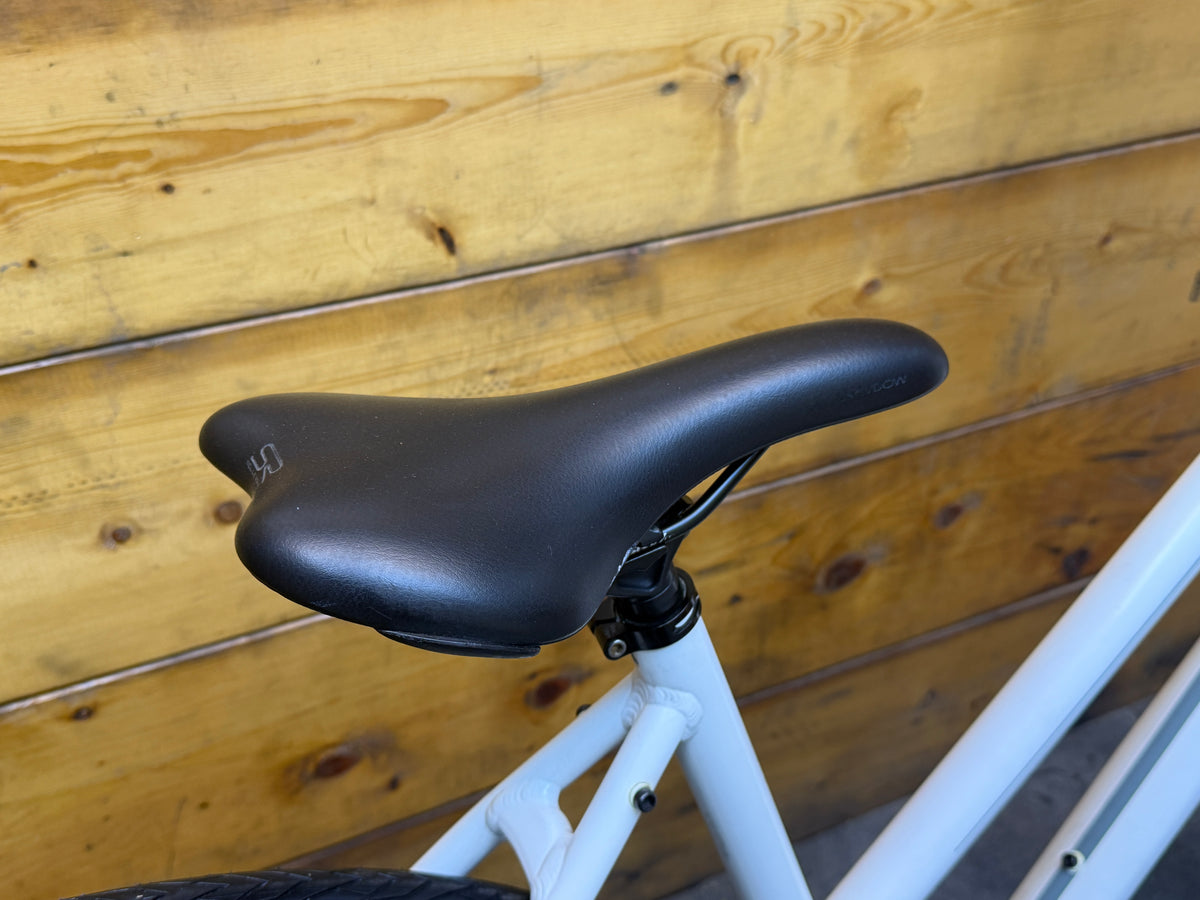 Breezer Discovery 1 ST Hybrid Bike