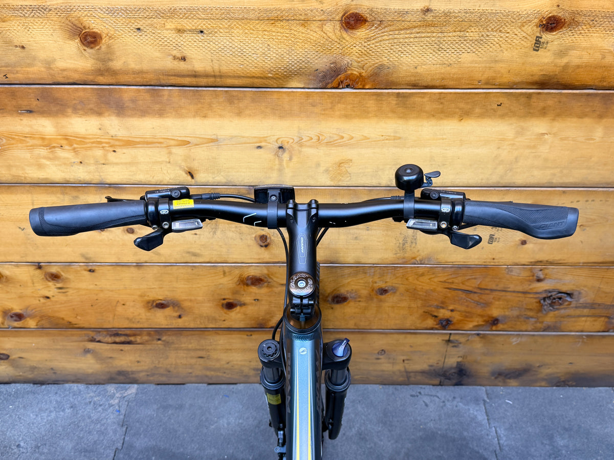 Giant Roam 2 Hybrid Bike